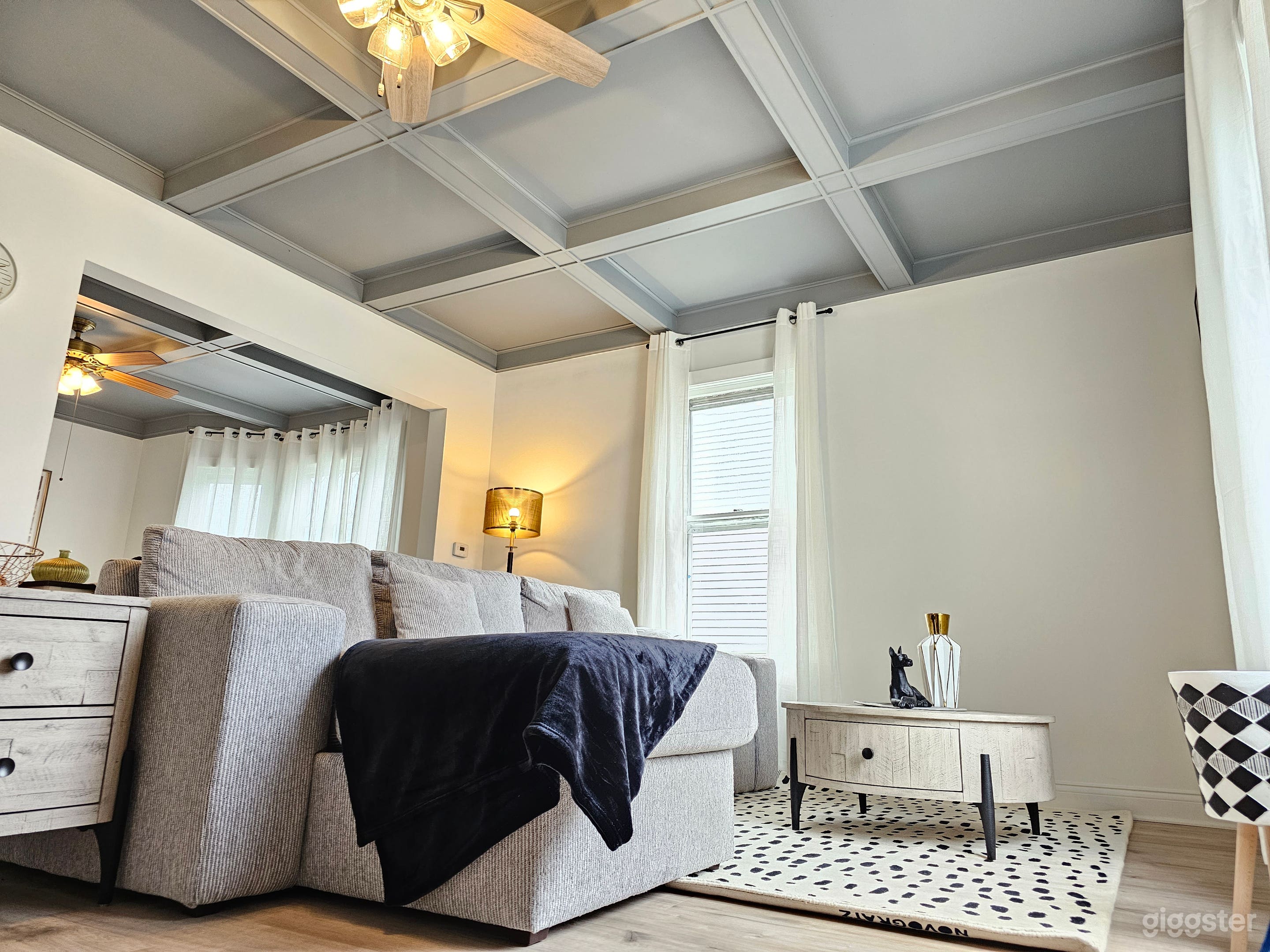 Charming Modern Oasis: Family Fun, Beach Retreats  Photo 3