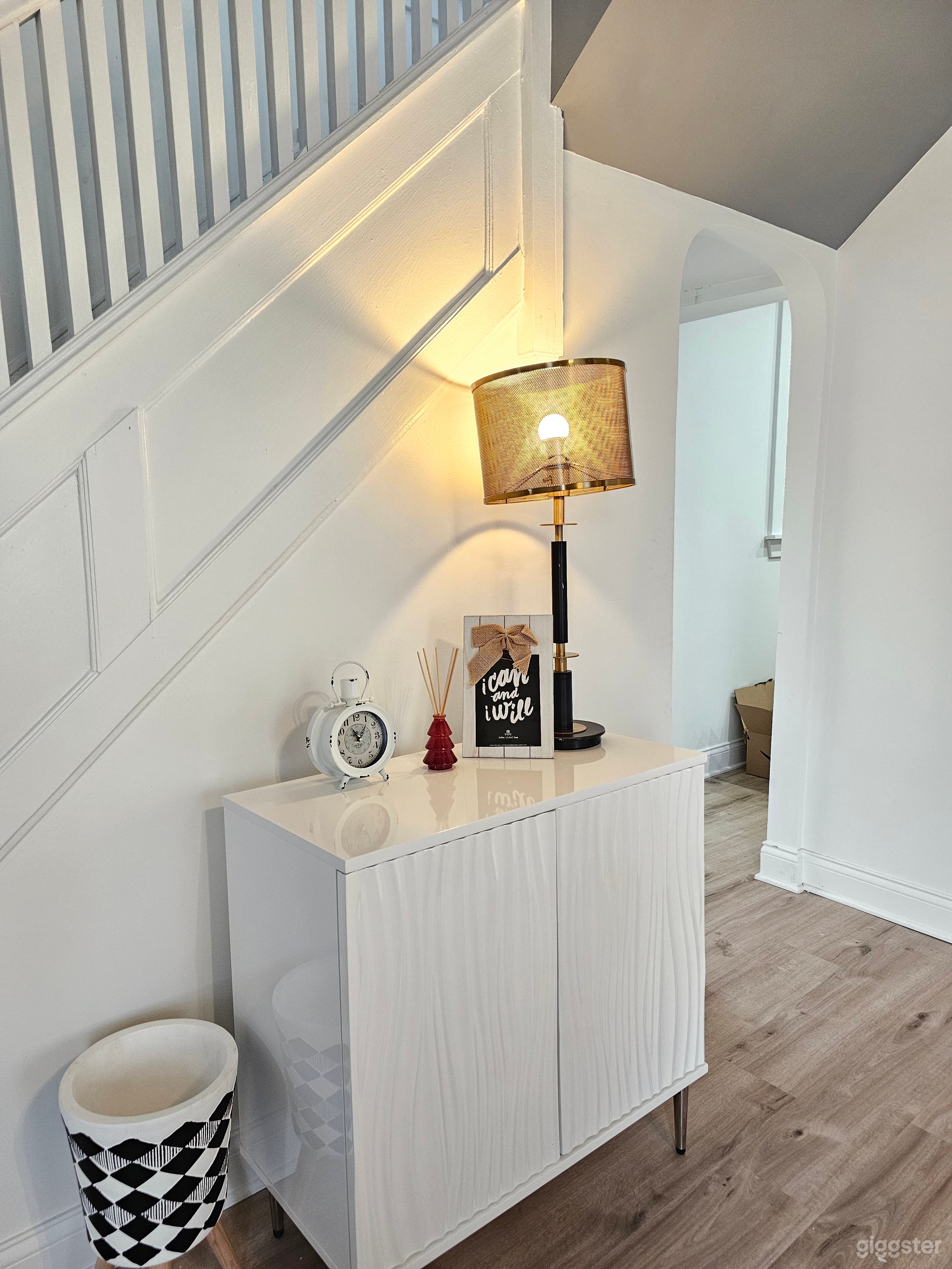 Charming Modern Oasis: Family Fun, Beach Retreats  Photo 2