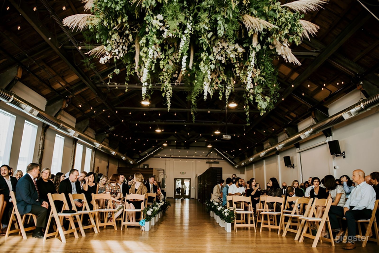  Industrial Venue - High Ceilings & Steel Beams 