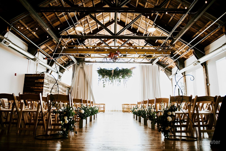  Industrial Venue - High Ceilings & Steel Beams 