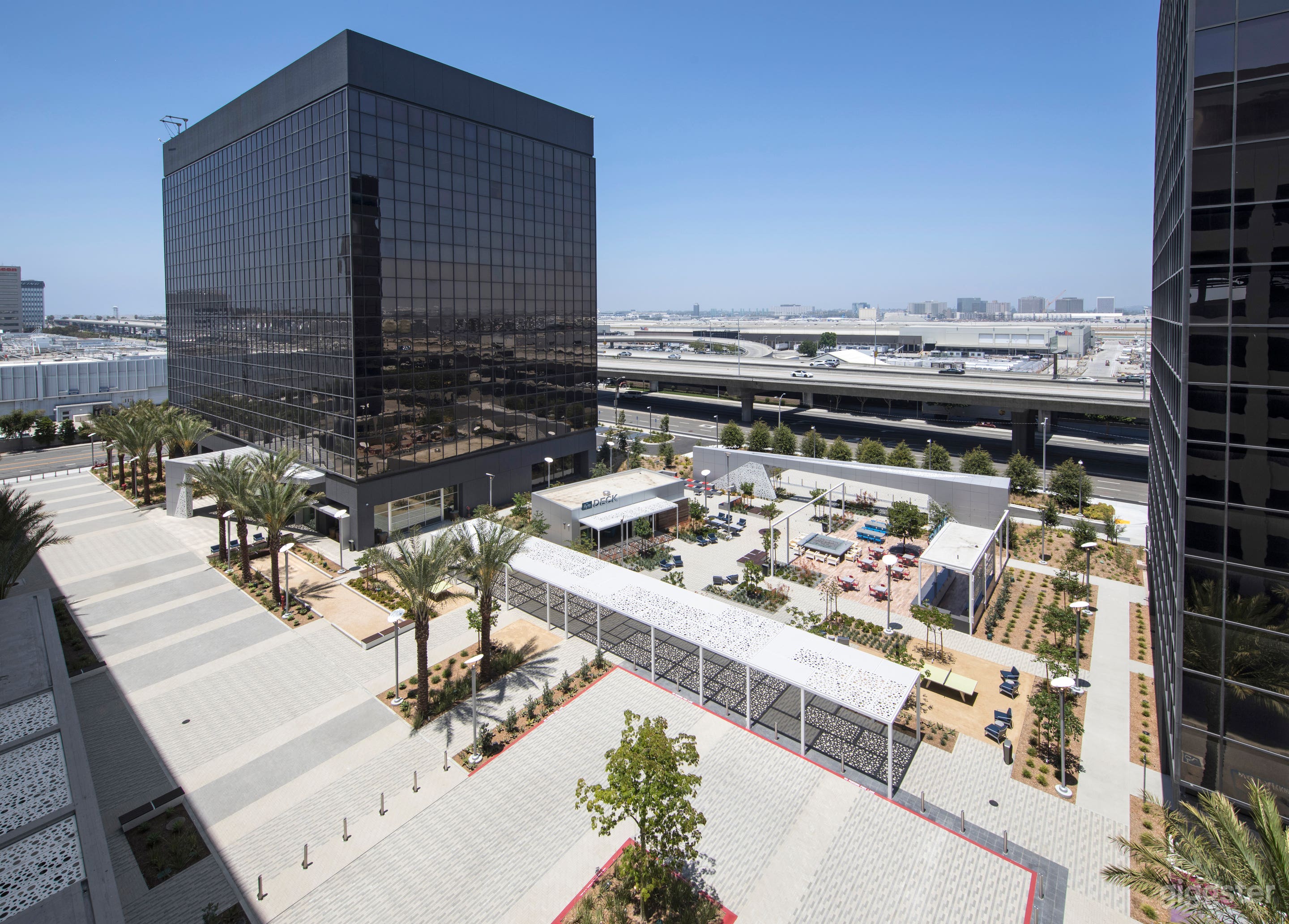 Flyte Open Space Plaza Photo 3