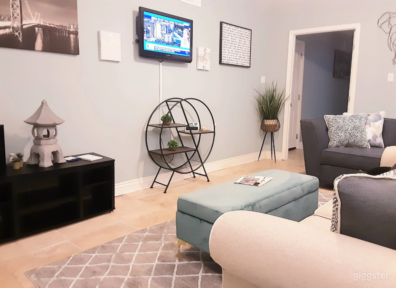 Fully Renovated Classic Home with Spacious Backyard Photo 3