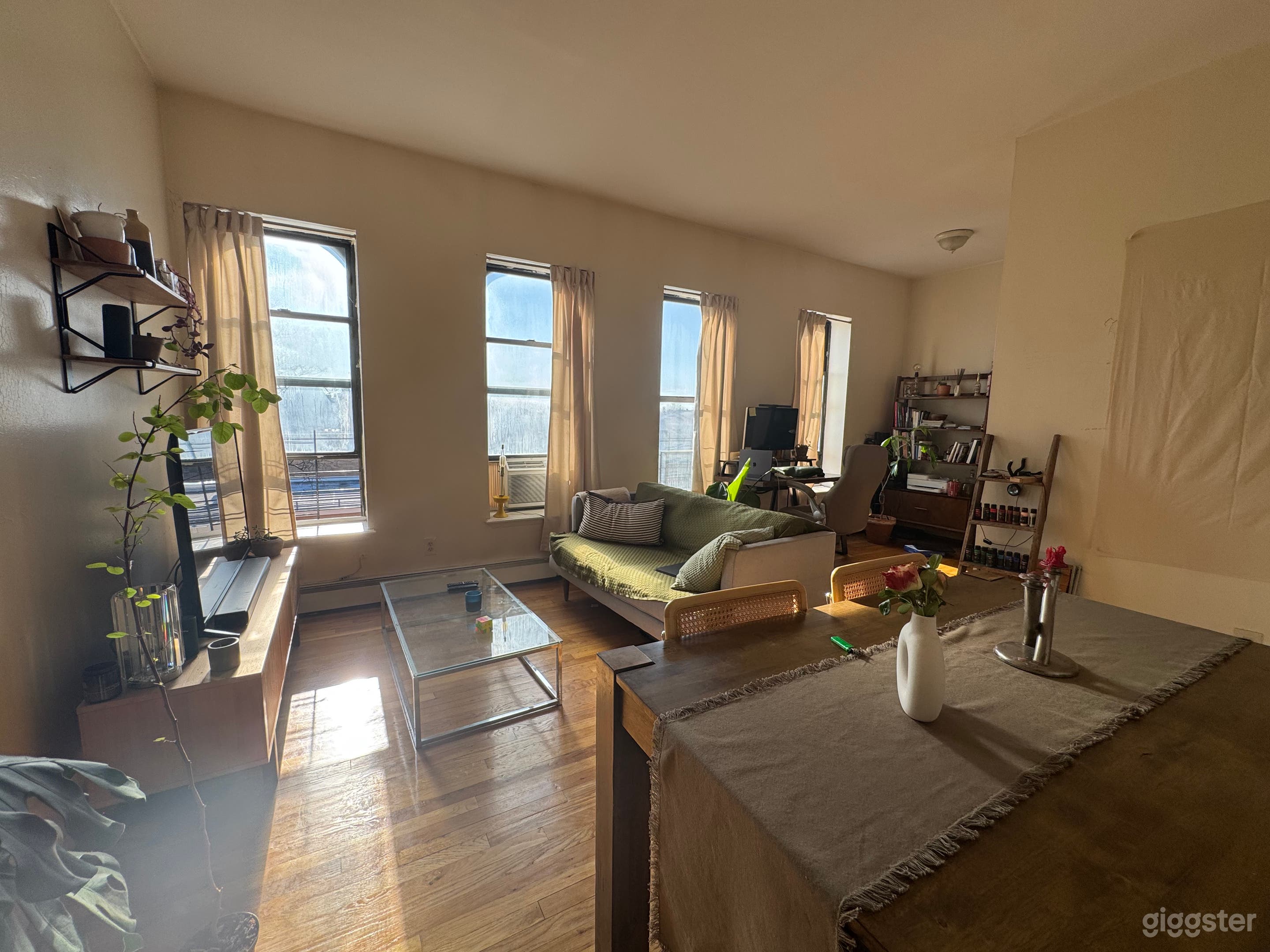 Cosy BK Artist Loft with Lots of Natural Light Photo 1