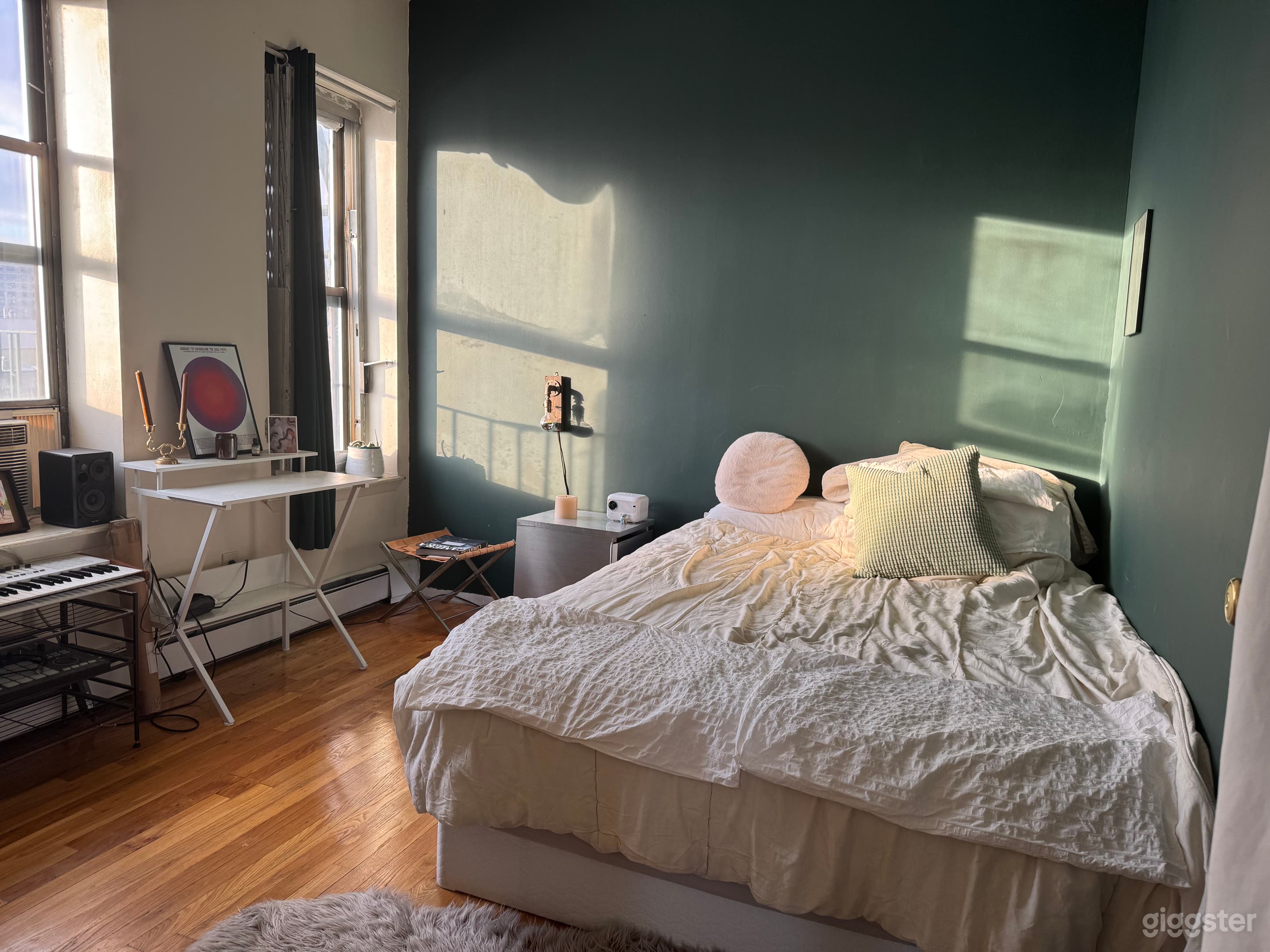 Cosy BK Artist Loft with Lots of Natural Light Photo 4