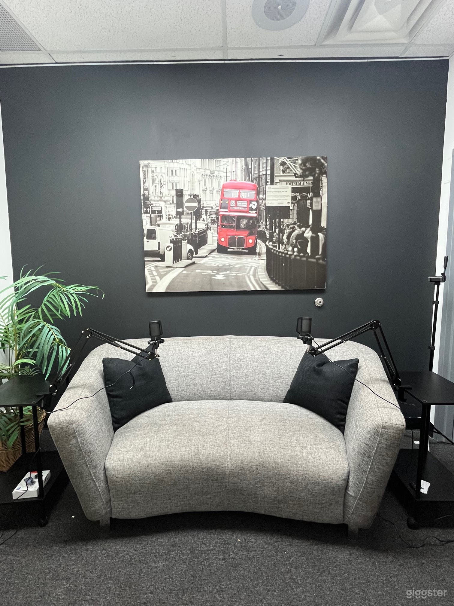 Modern Content Studio Photo 3