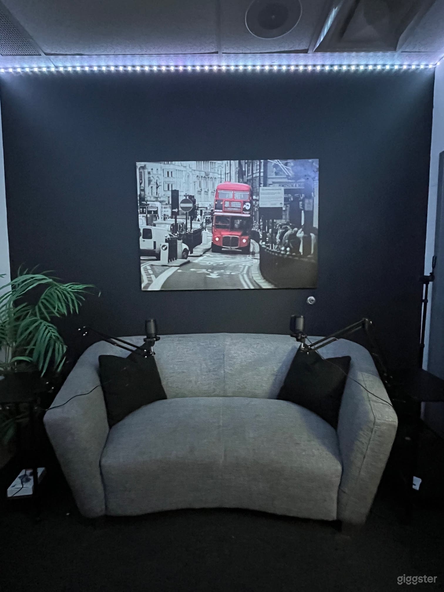 Modern Content Studio Photo 2