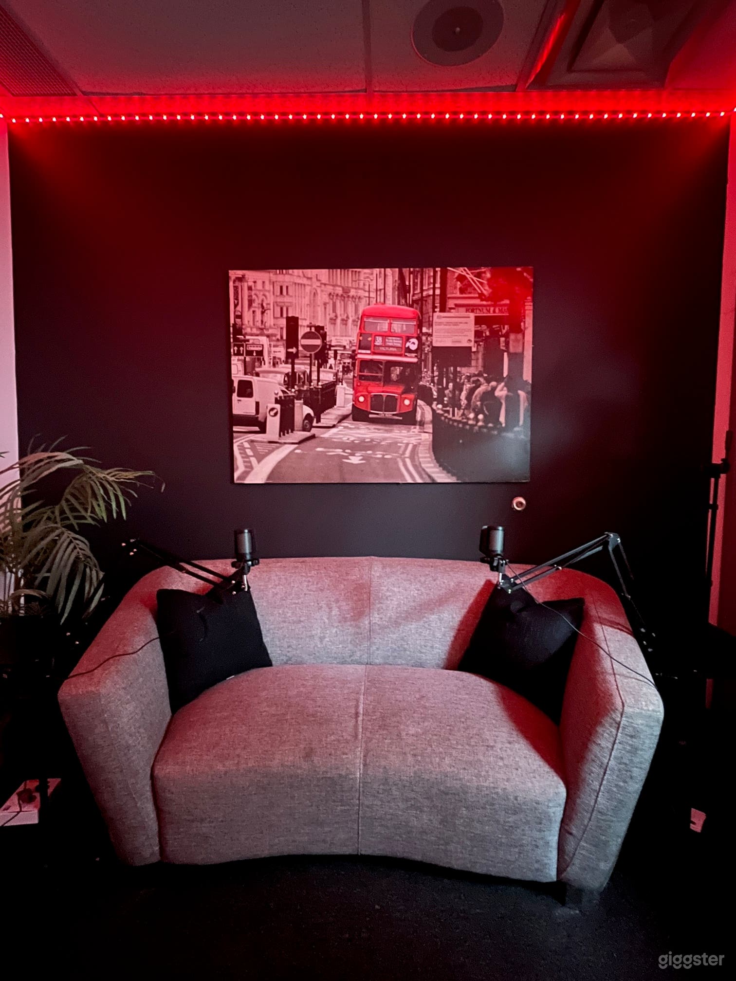 Modern Content Studio Photo 1