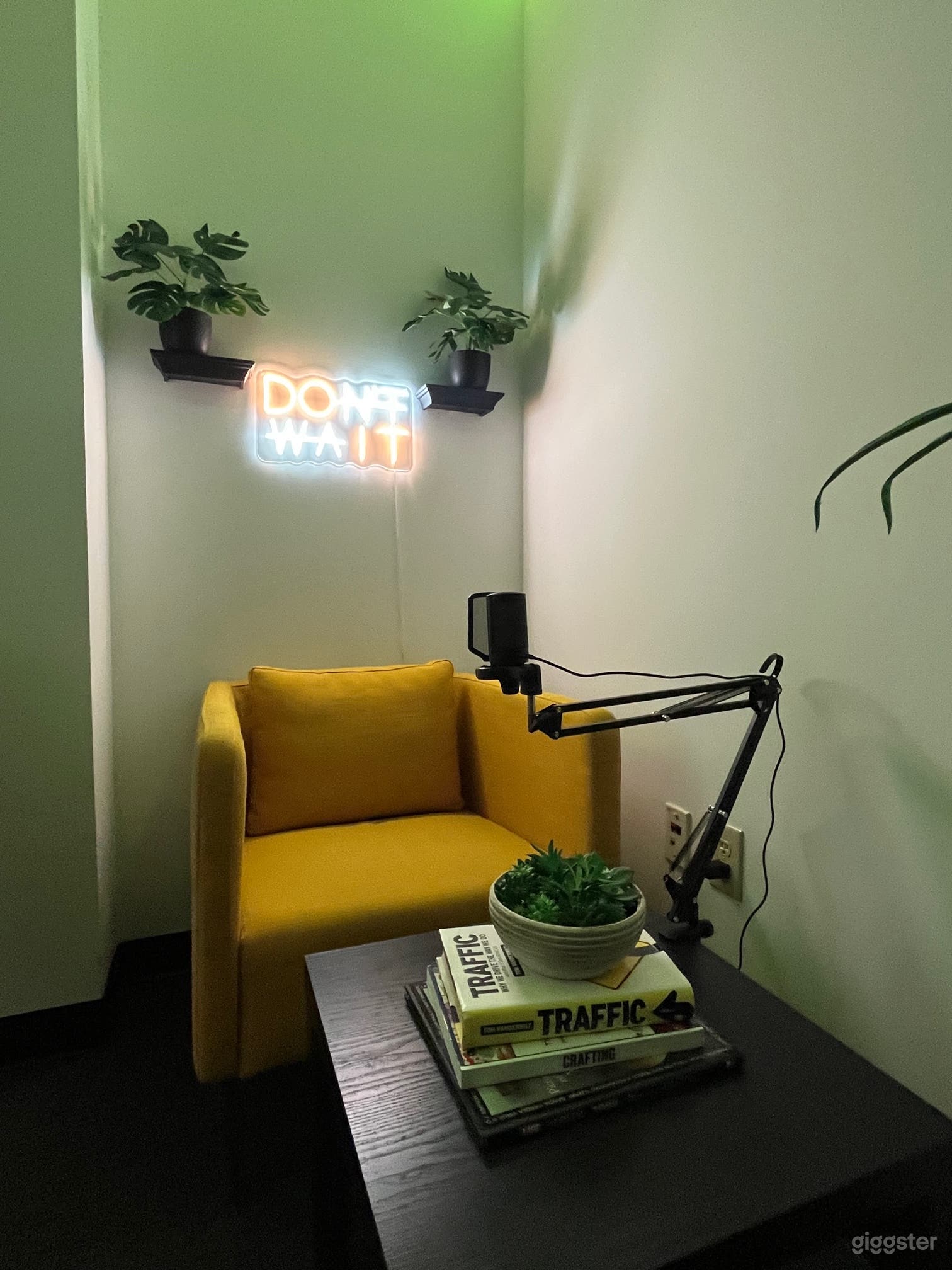 Modern Content Studio Photo 4