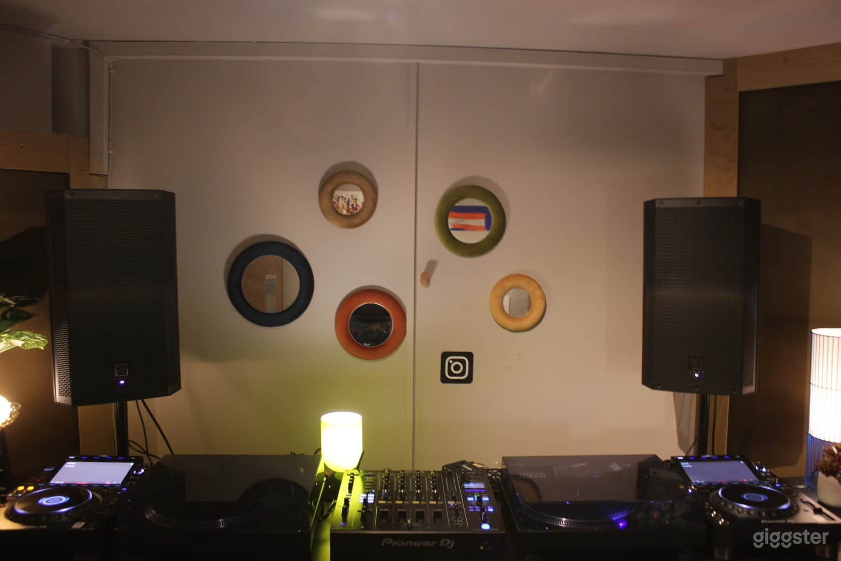 The Snug (DJ Studio) Photo 4