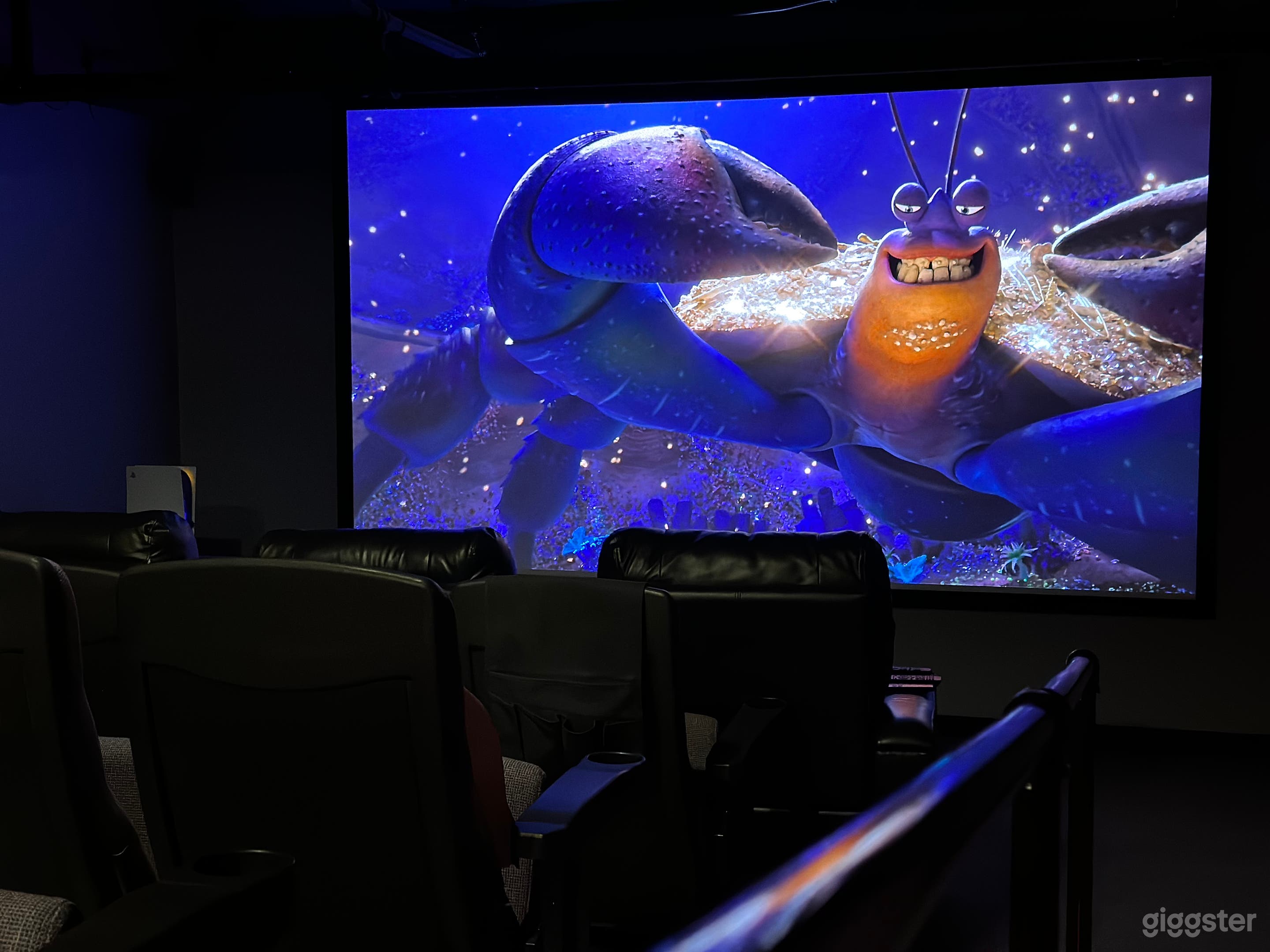 Private Screening Room - 150" SCREEN/4K Projector Photo 4