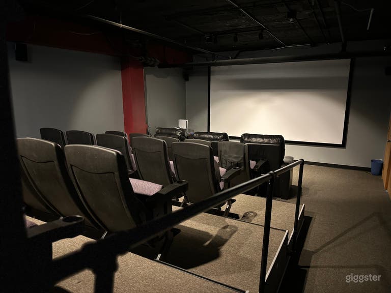  Private Screening Room - 150" SCREEN/4K Projector 