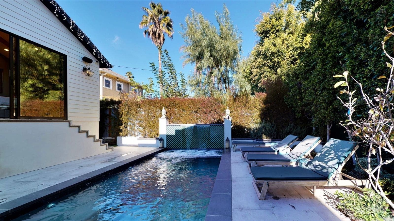 Private Backyard Escape in the Heart of the City Photo 4