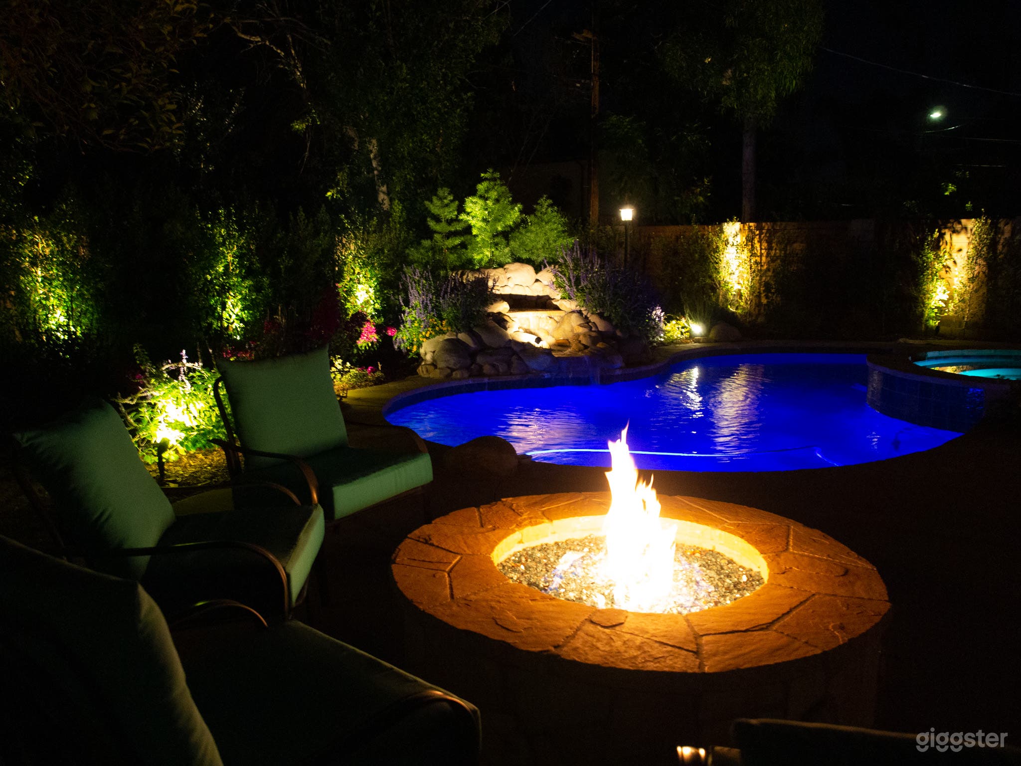 Pool with Waterfall in Lake Balboa Photo 2