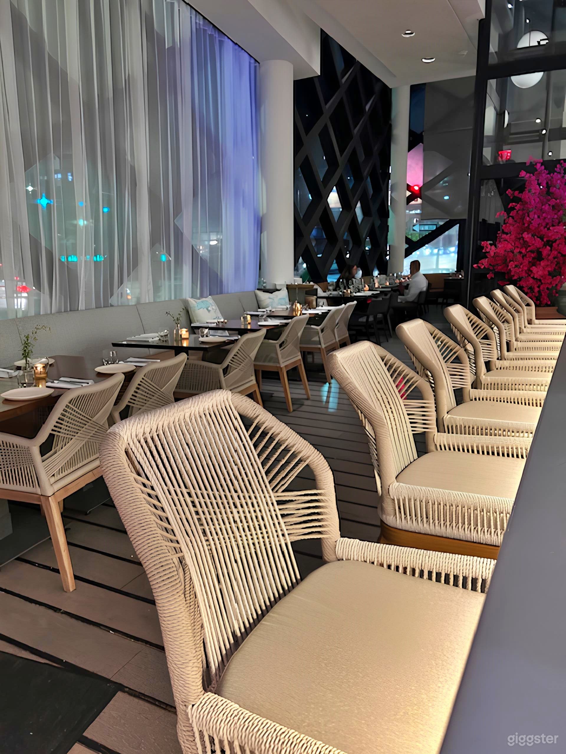 Lattice Dining Space with Bar Photo 3