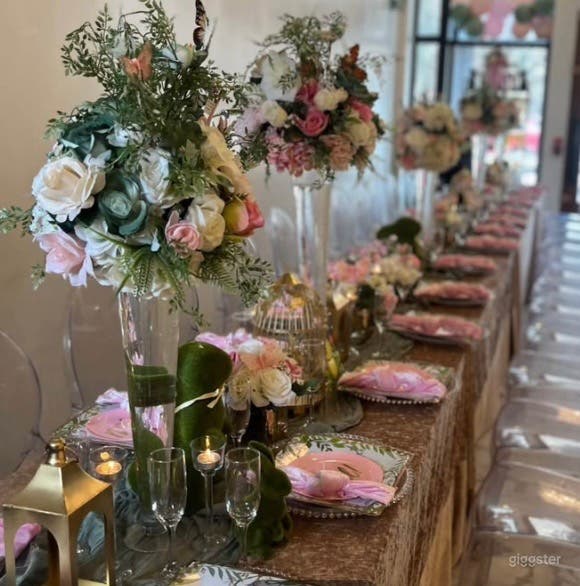  COZY  INTIMATE SPACE 