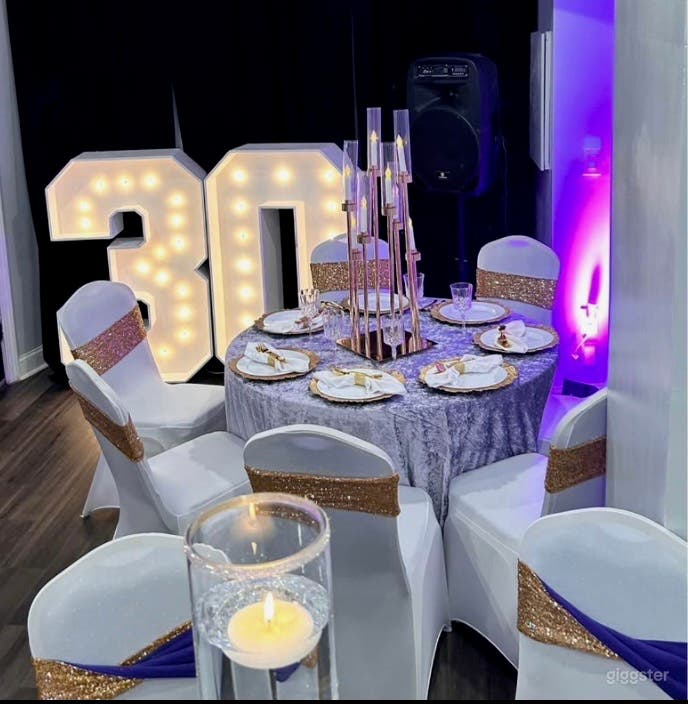  COZY  INTIMATE SPACE 