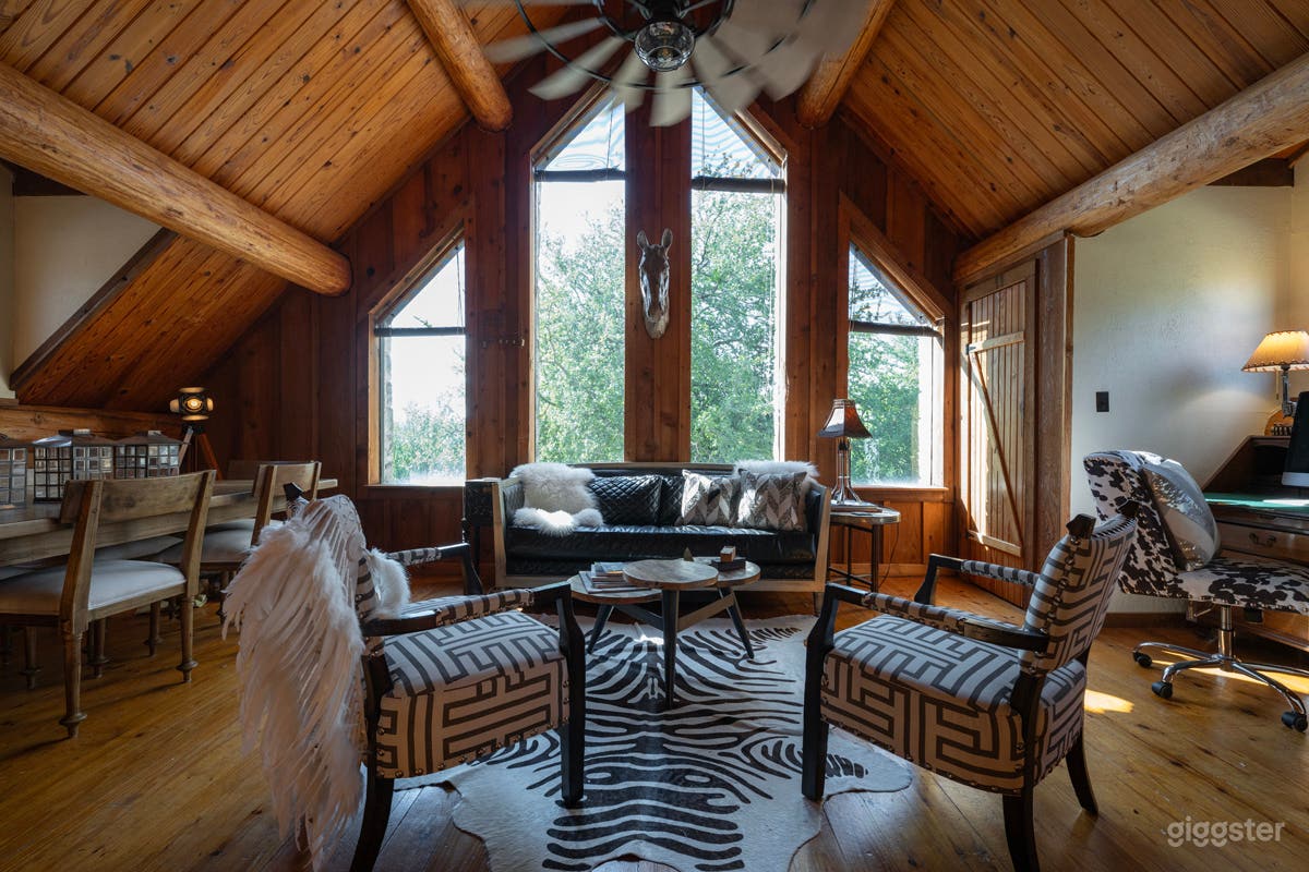 RANCH HOUSE IN THE WOODS WITH POOL ON 5 ACRES Photo 3