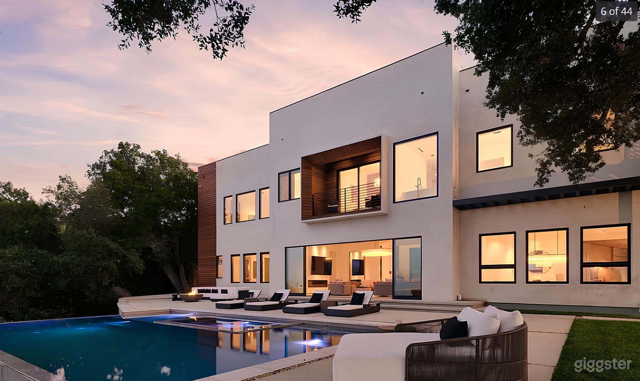 Majestic Pool with Panoramic Views Photo 2