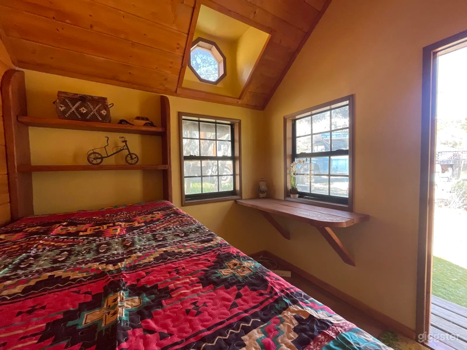 Cabin In The Woods Shack in High Desert Photo 2