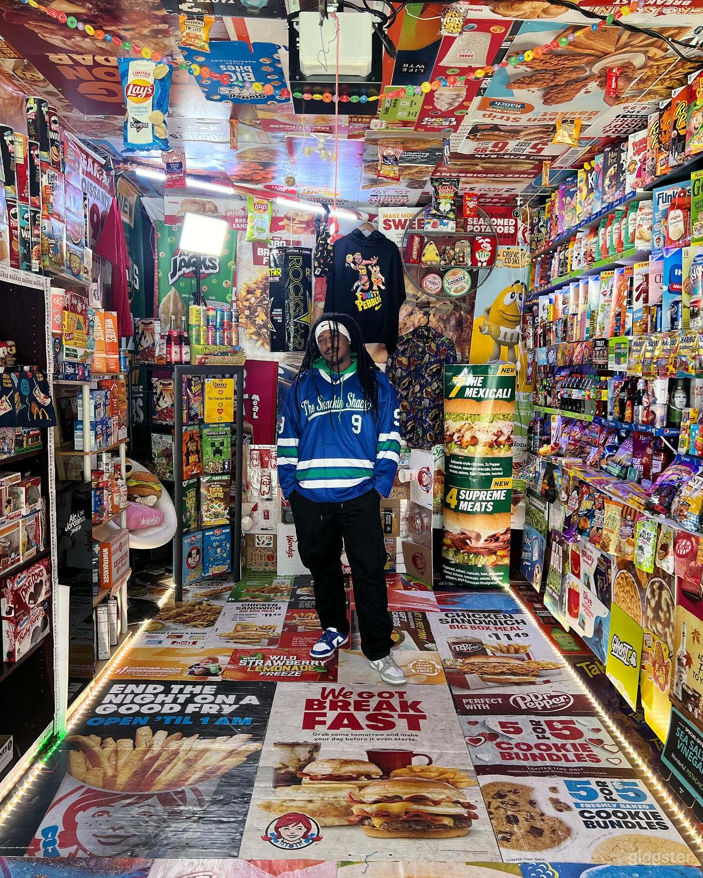 Everett's Ritzy Film &amp; Photo Studio Photo 1