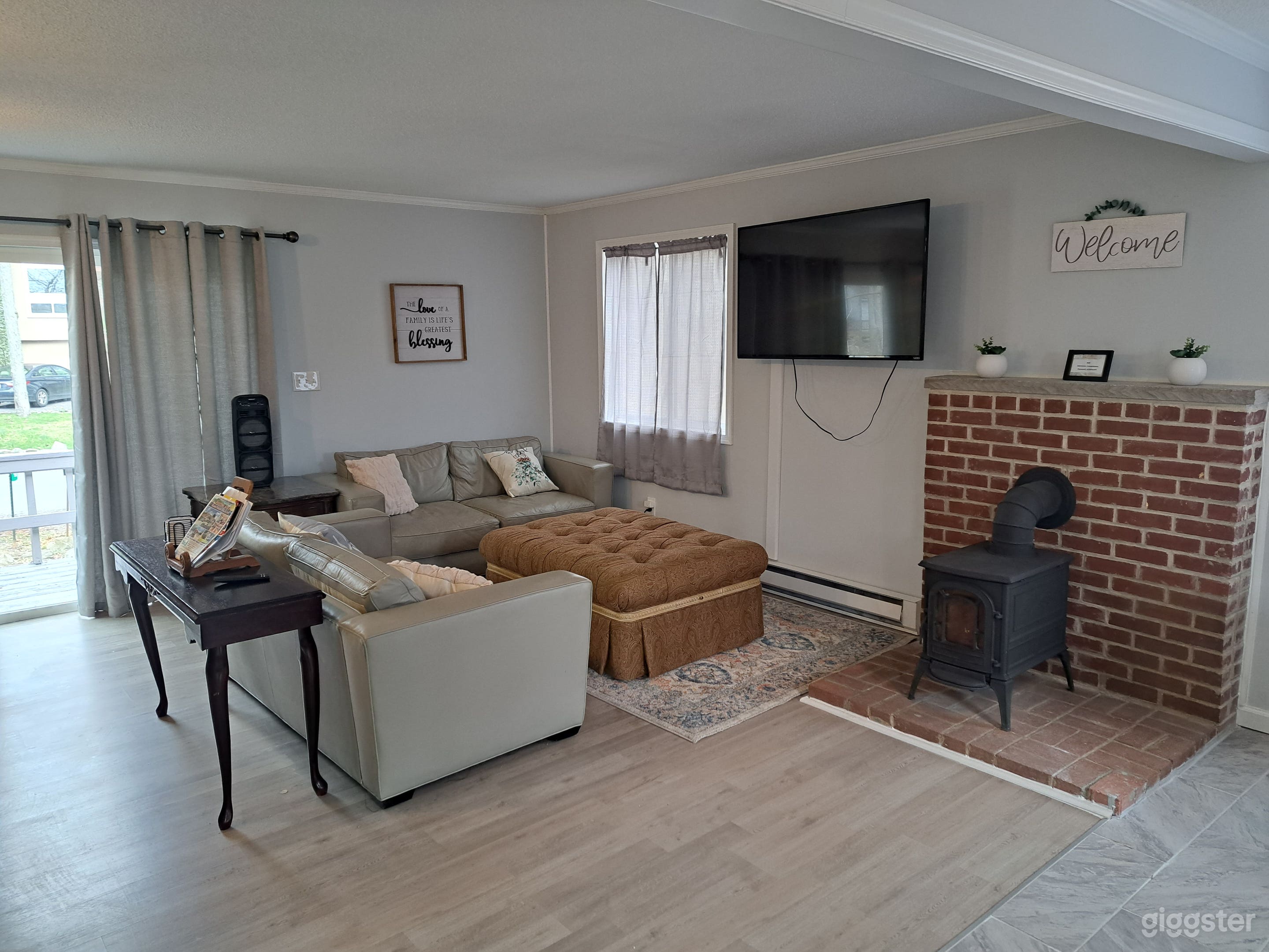 Lake view home in the Poconos  Photo 1