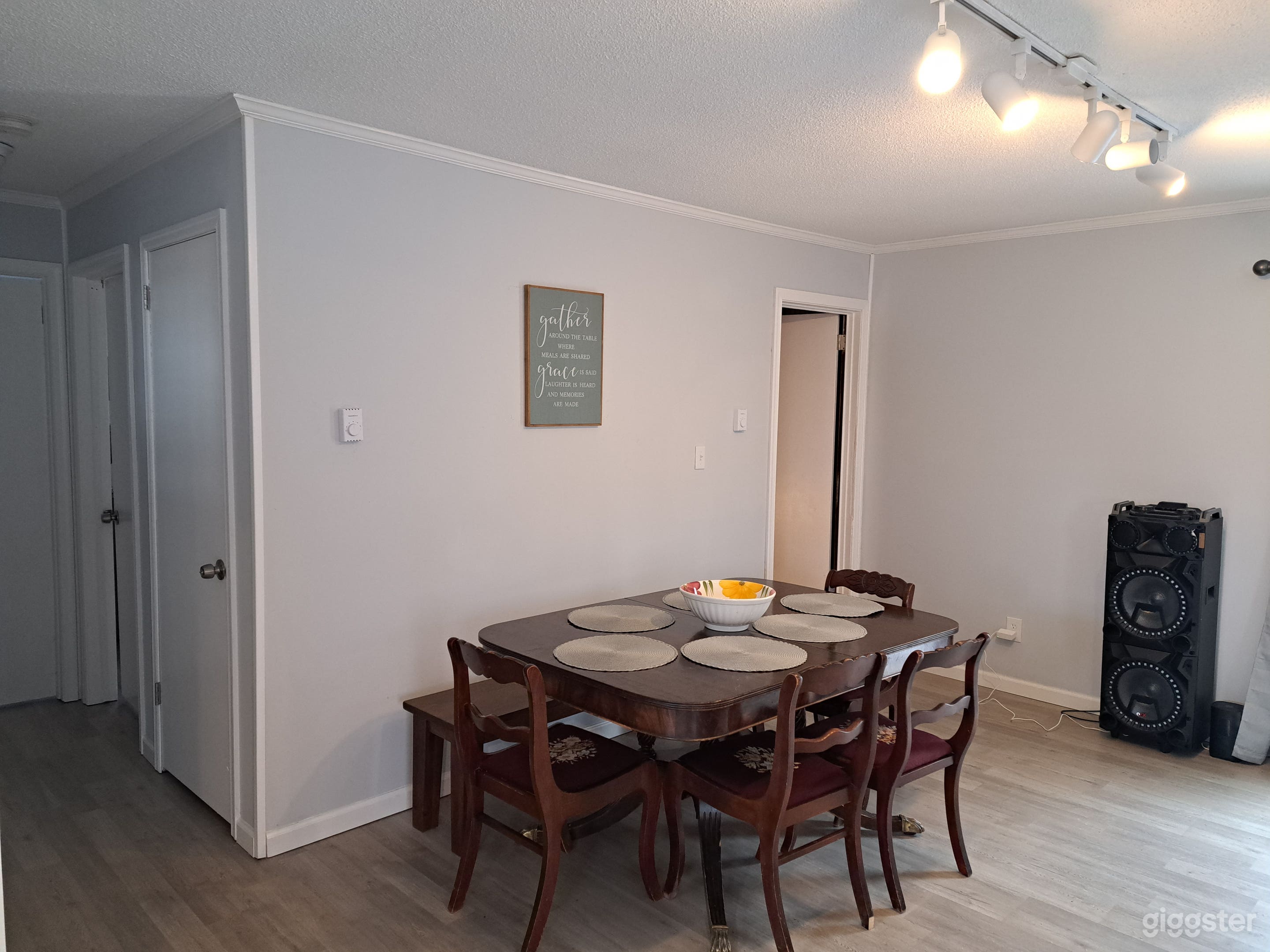 Lake view home in the Poconos  Photo 4