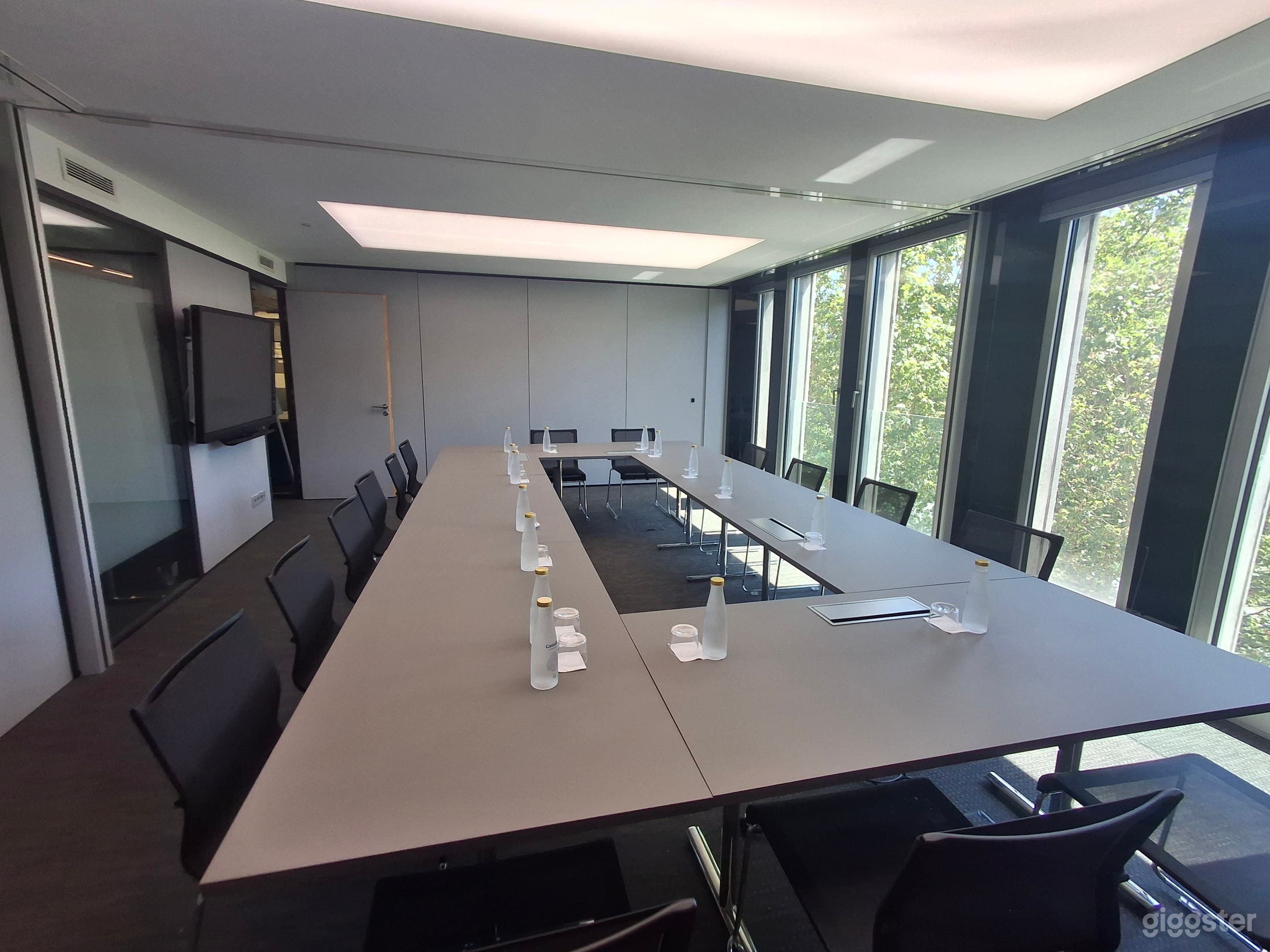 Photo de Bureaux Modernes & Salles de Réunion sur les Champs-Élysées 2