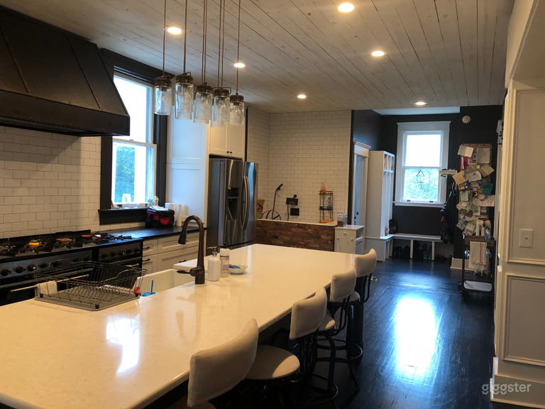  Kitchen and dog bath 