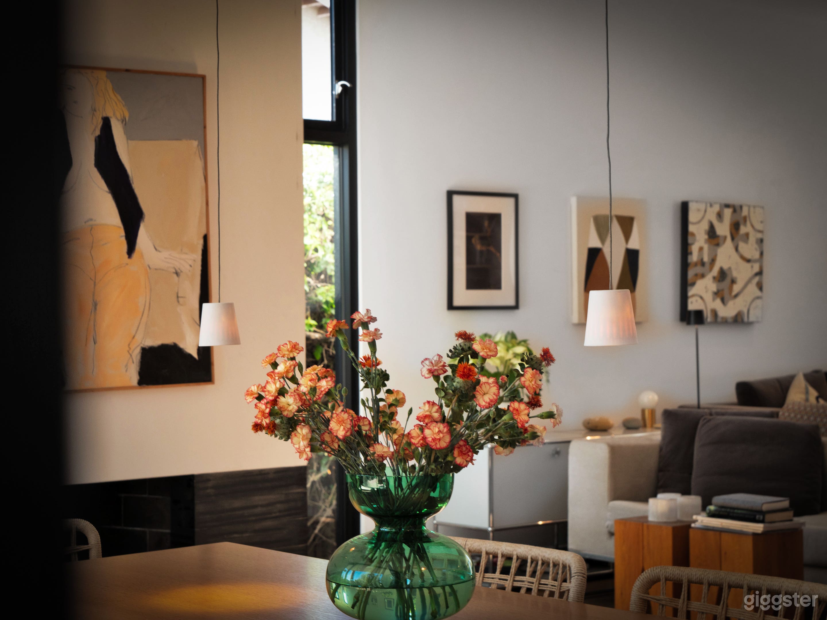 CONTEMPORARY DREAM HOME FOR CREATIVE PRODUCTIONS Photo 4