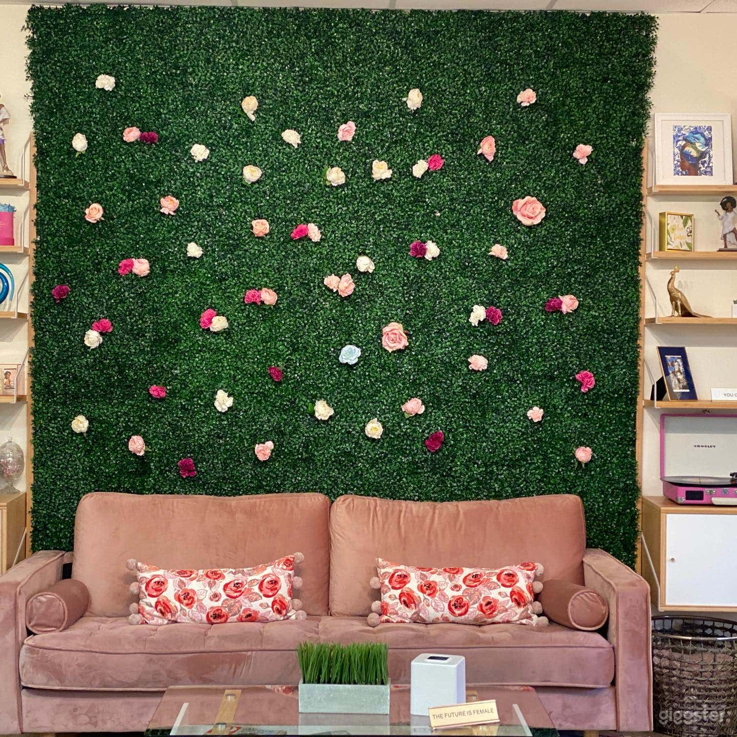 Classy Venue Space for Professional Productions and Meetings Photo 2