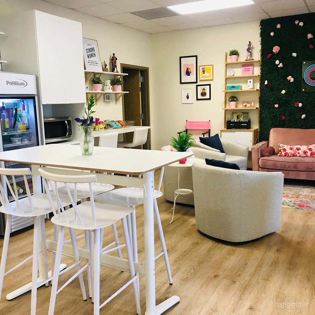 Classy Venue Space for Professional Productions and Meetings Photo 1