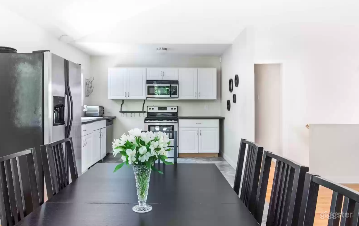 Edge of Paradise Contemporary Home Photo 4