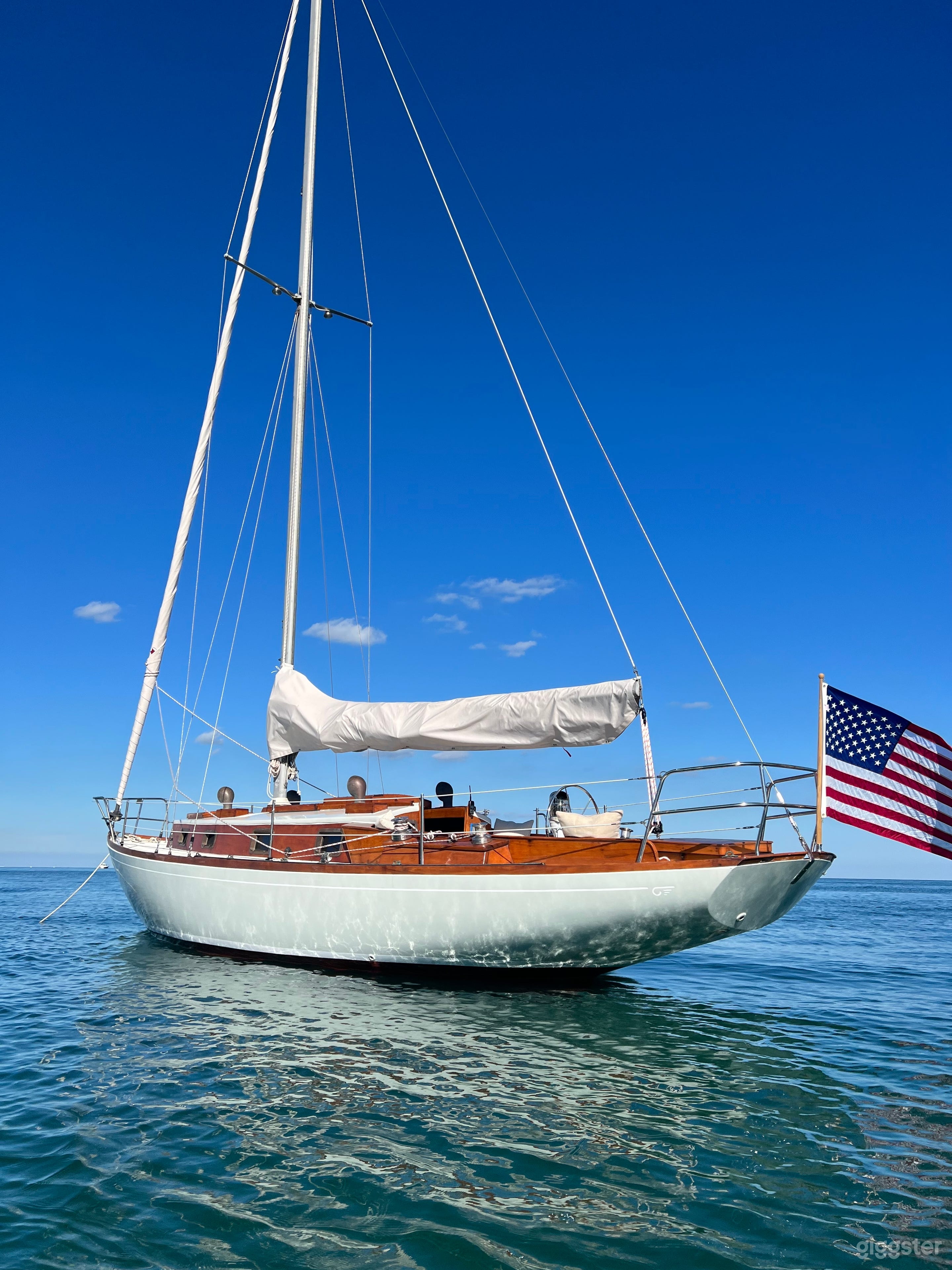 Classic Hinckley Pilot 35 Photo 2