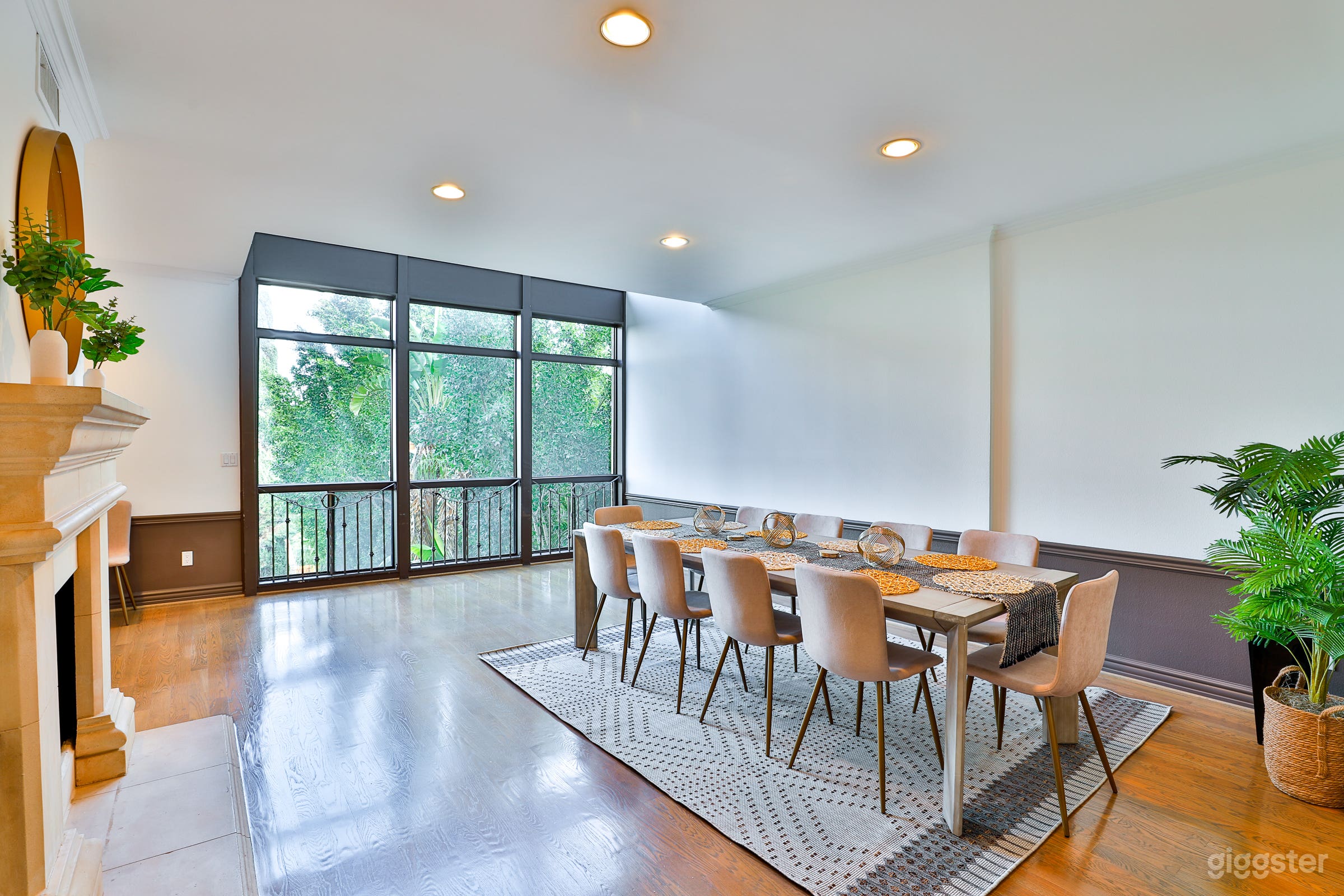 Pop Star Mansion Photo 3