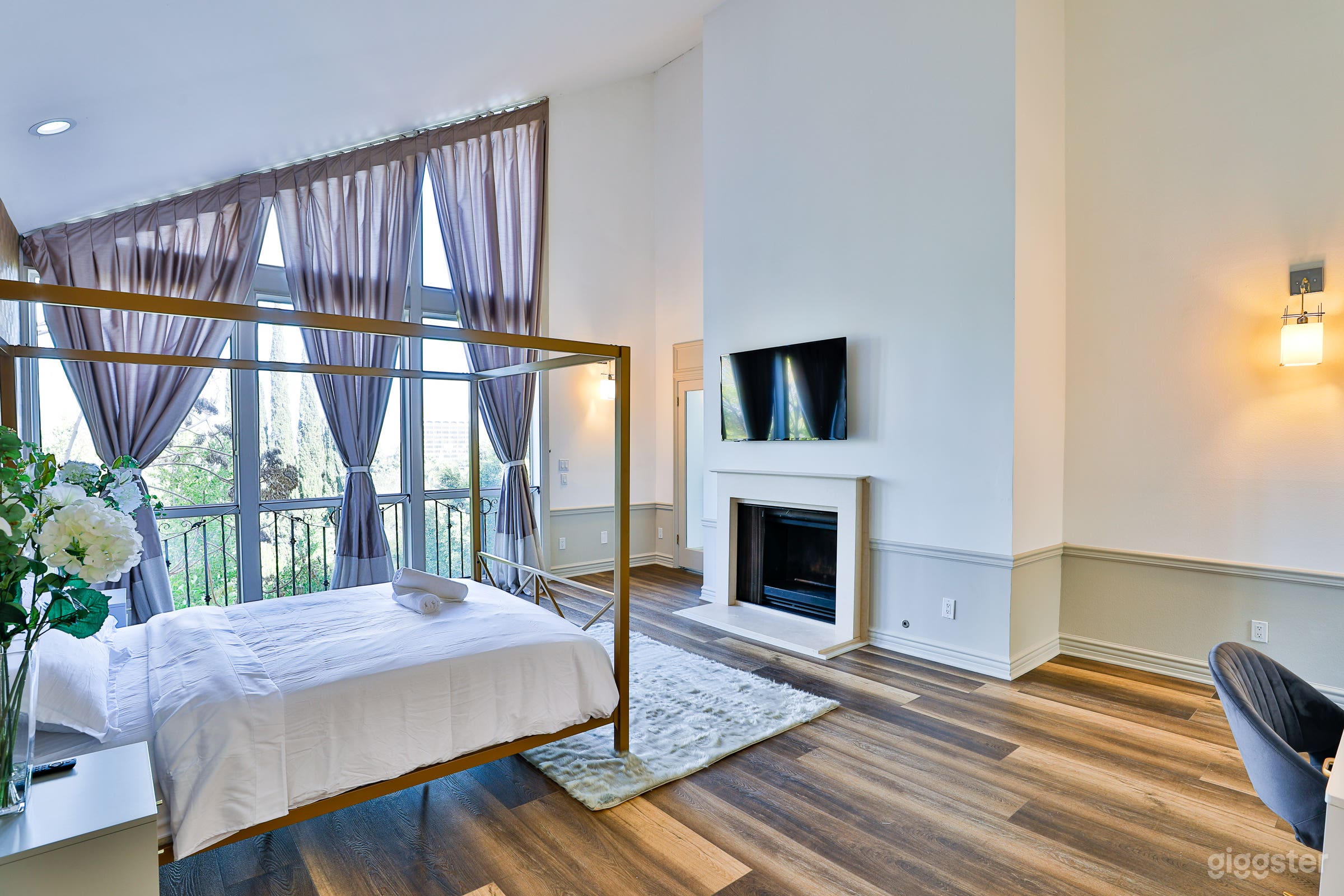 Pop Star Mansion Photo 4