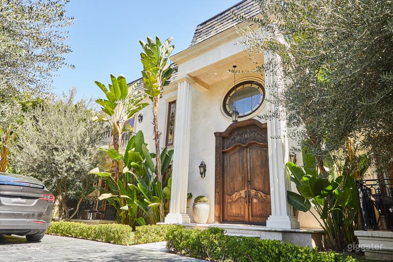  Brilliant Mansion in Beverly Hills 