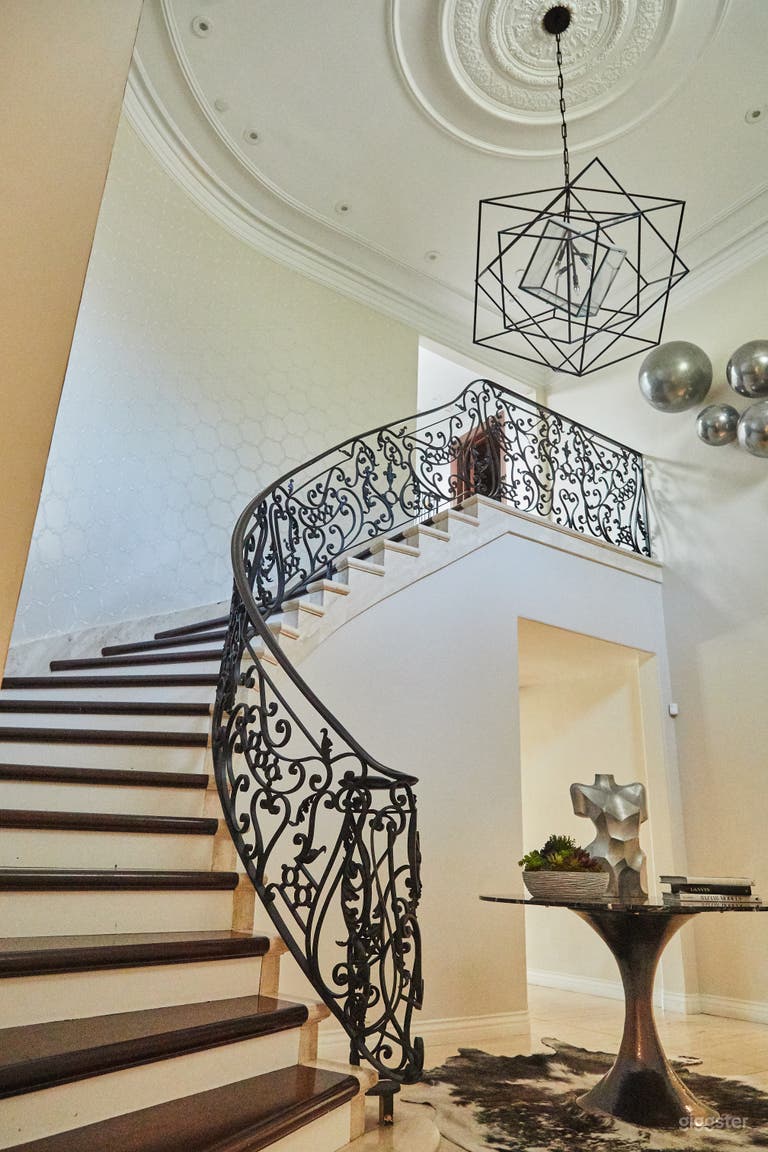  Brilliant Mansion in Beverly Hills 