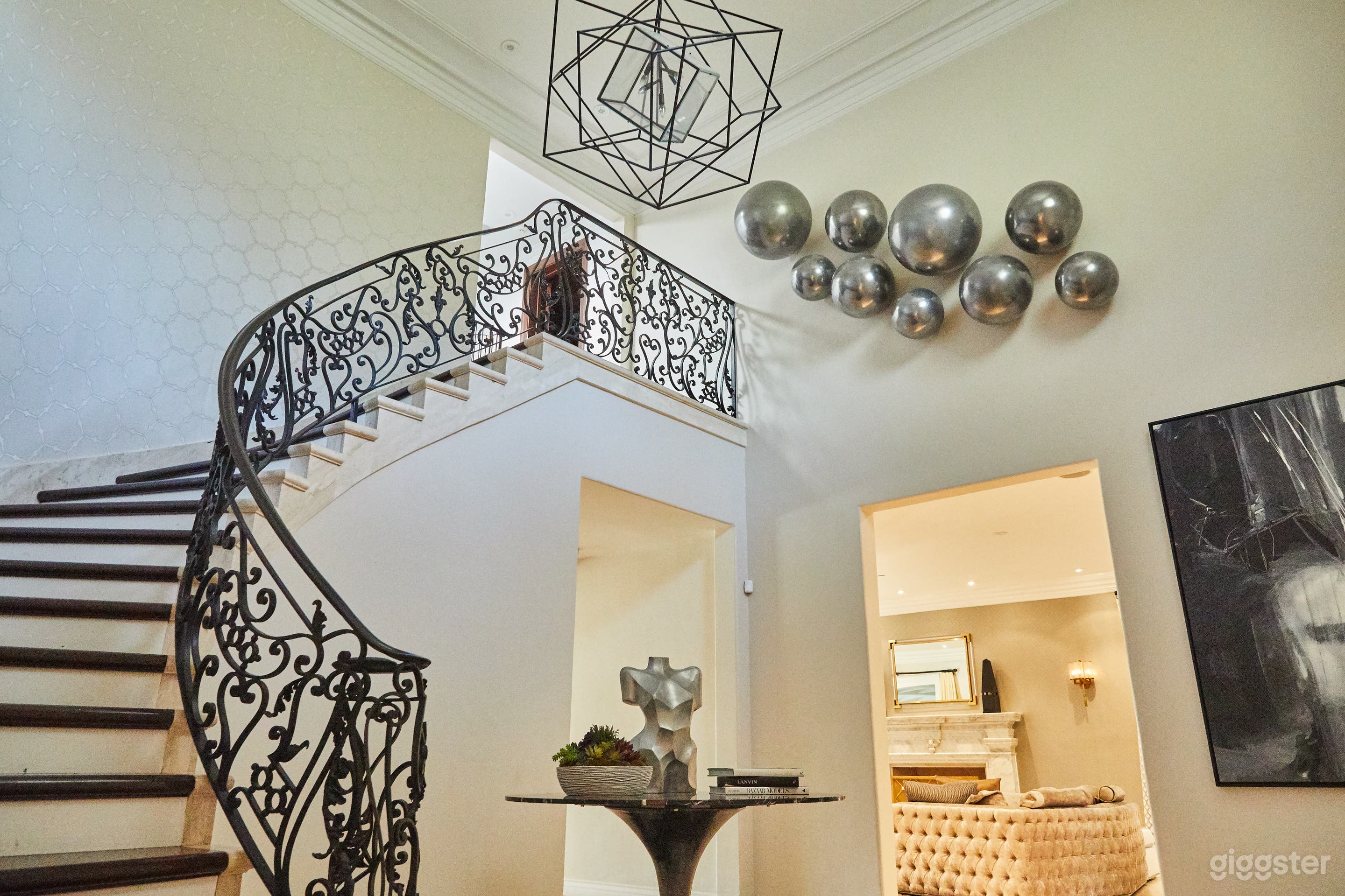 Brilliant Mansion in Beverly Hills Photo 4