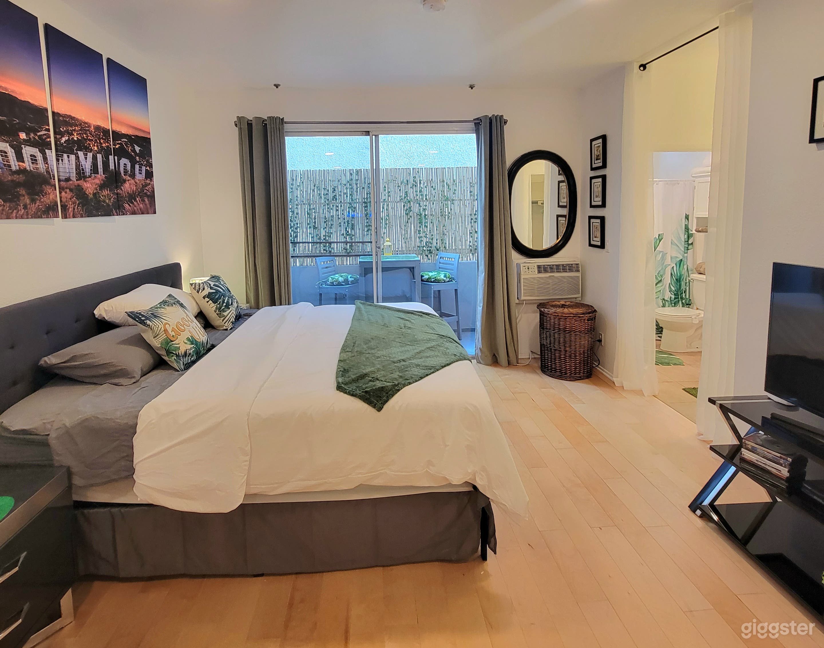 King bed, balcony view