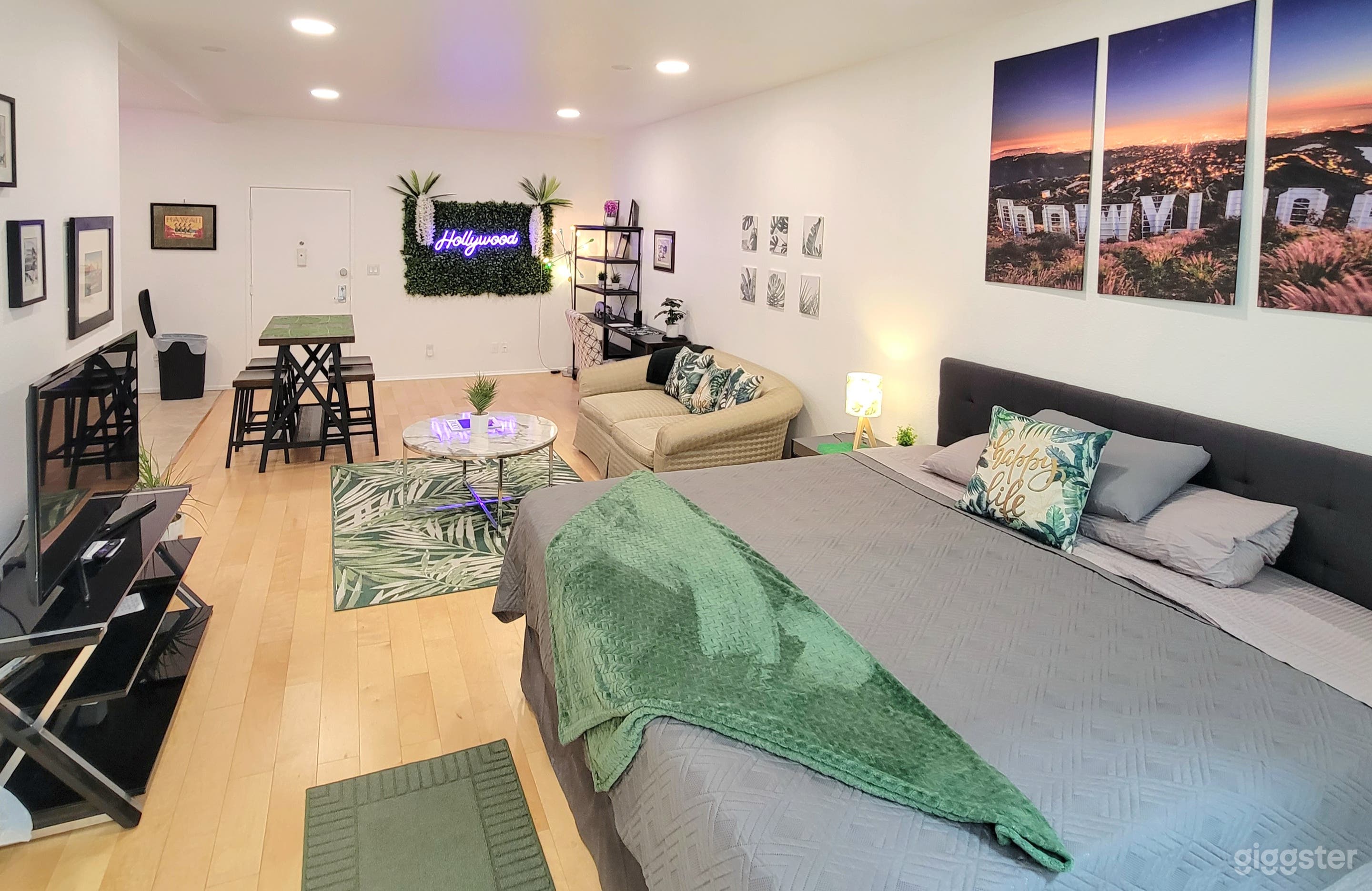 Hollywood themed studio 