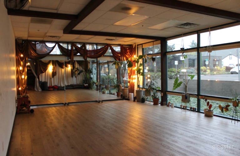  Beautifully Lit Studio in Downtown Vancouver, WA 