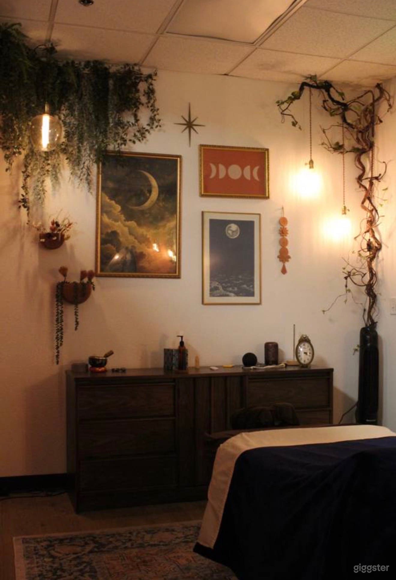 Beautifully Lit Studio in Downtown Vancouver, WA Photo 3