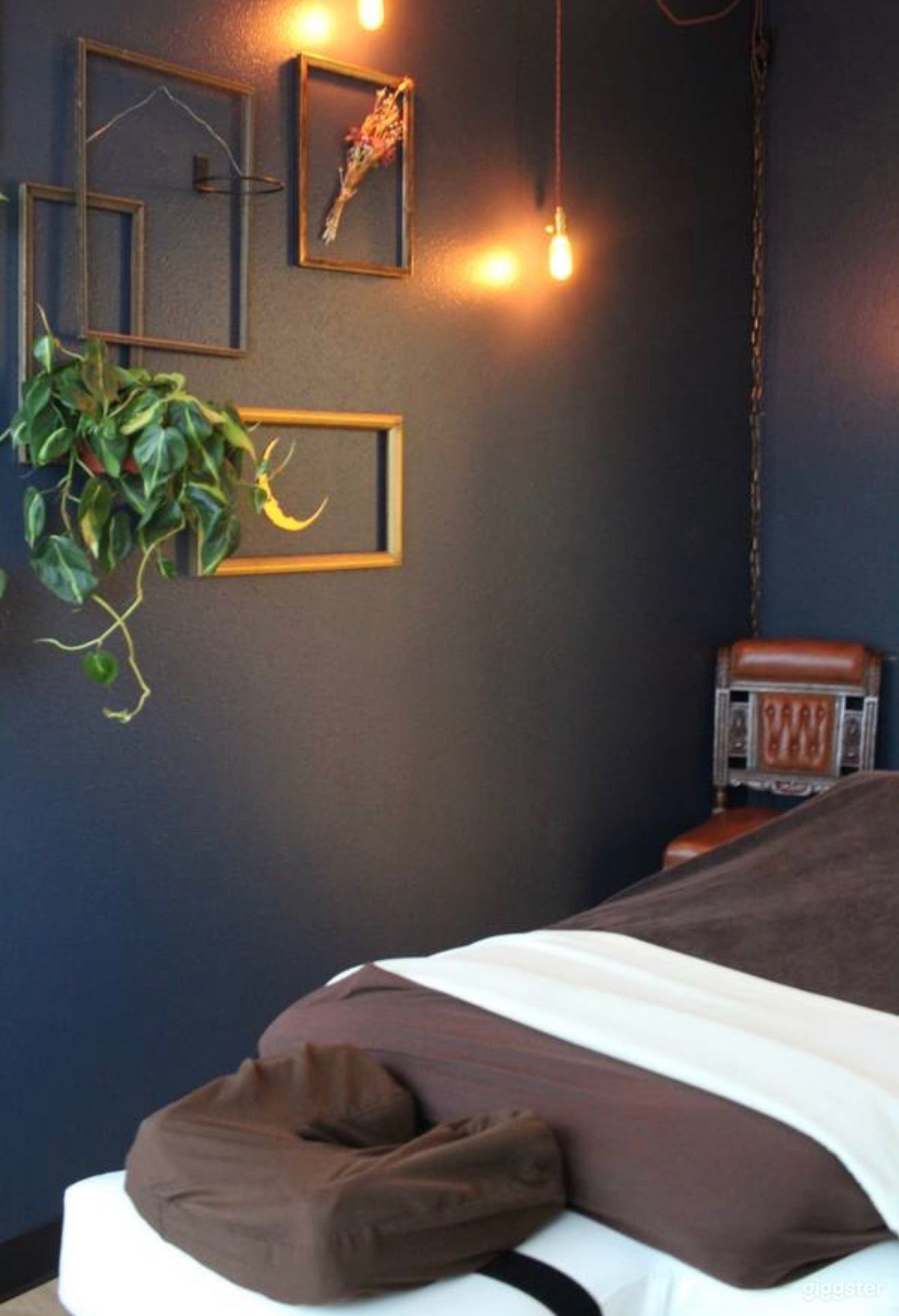Beautifully Lit Studio in Downtown Vancouver, WA Photo 4
