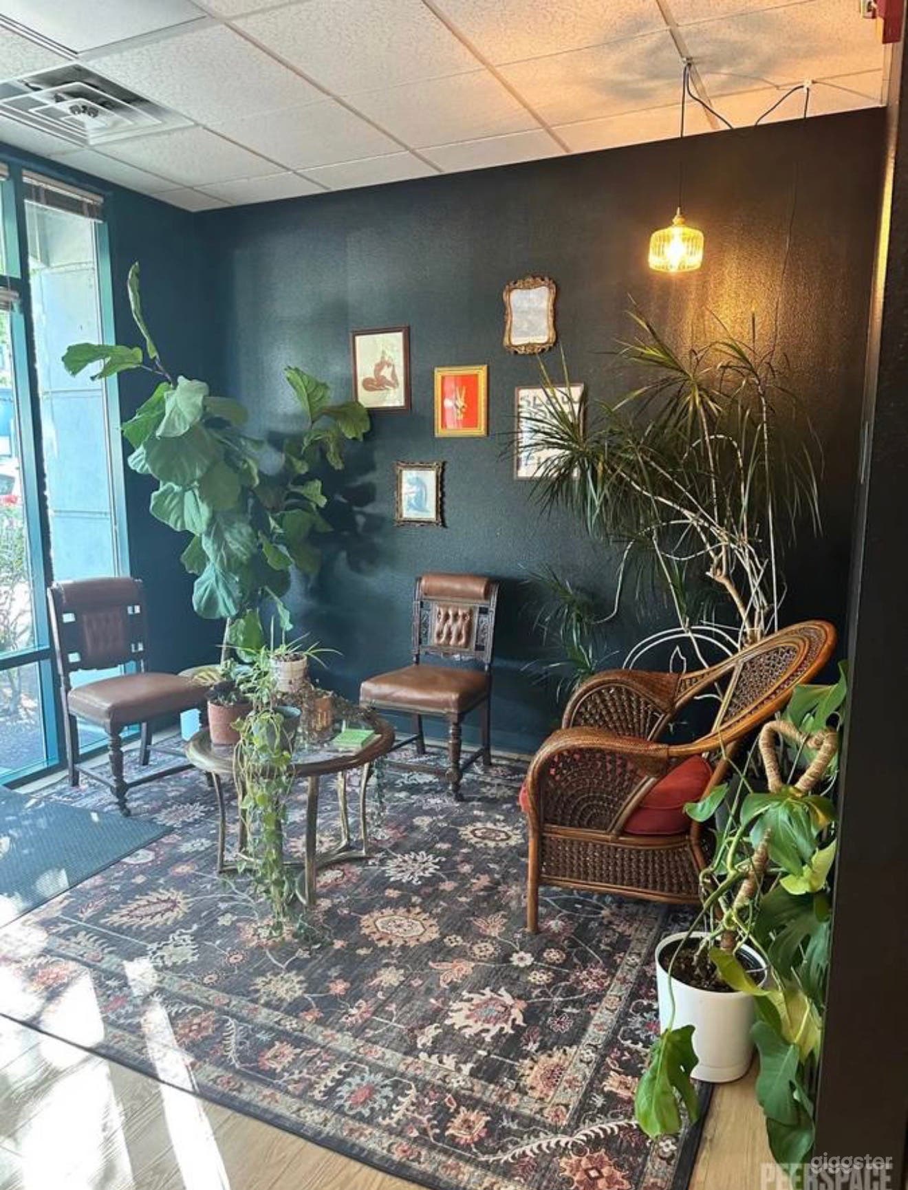 Beautifully Lit Studio in Downtown Vancouver, WA Photo 2