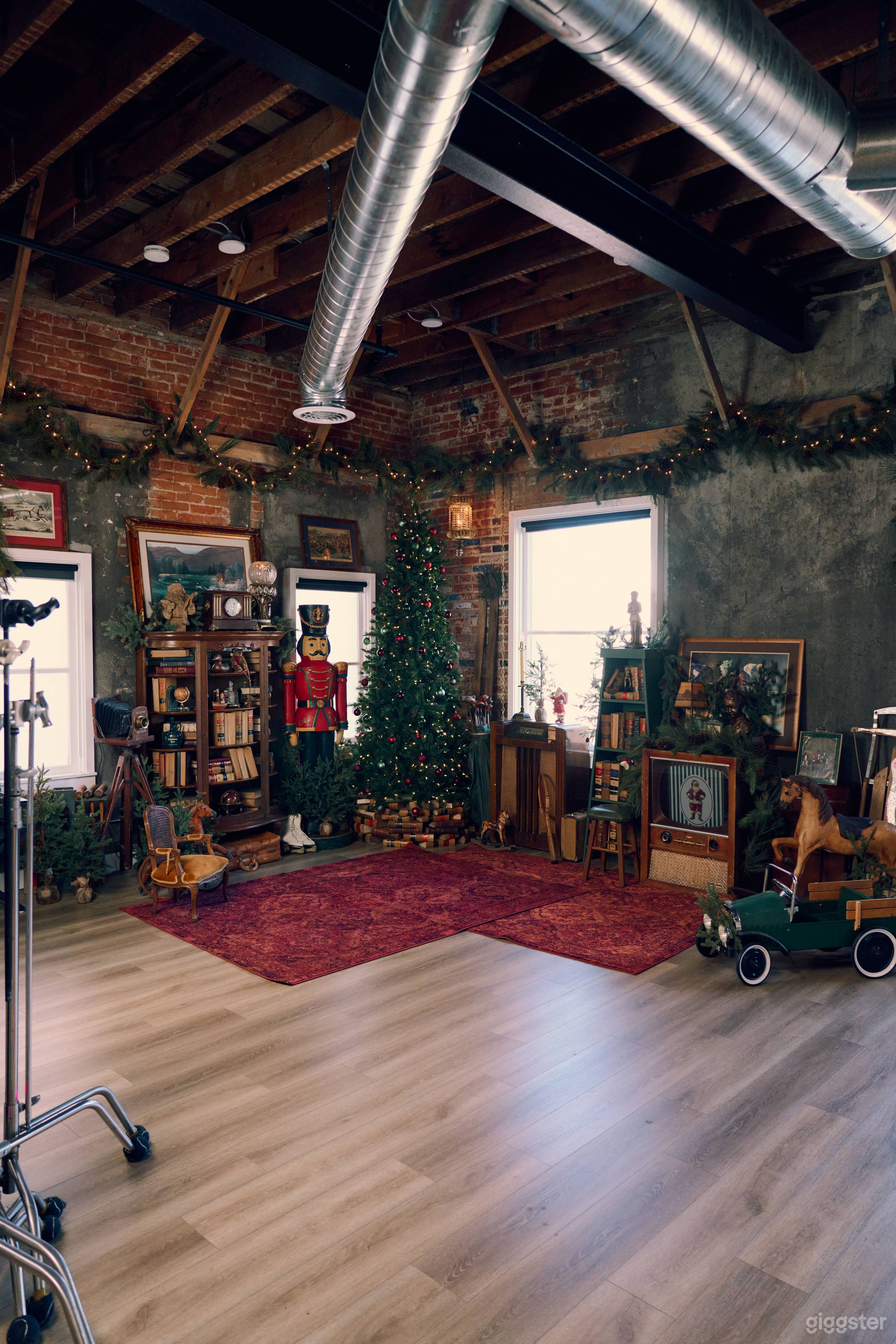 New York Style Vintage/Modern Studio Photo 1