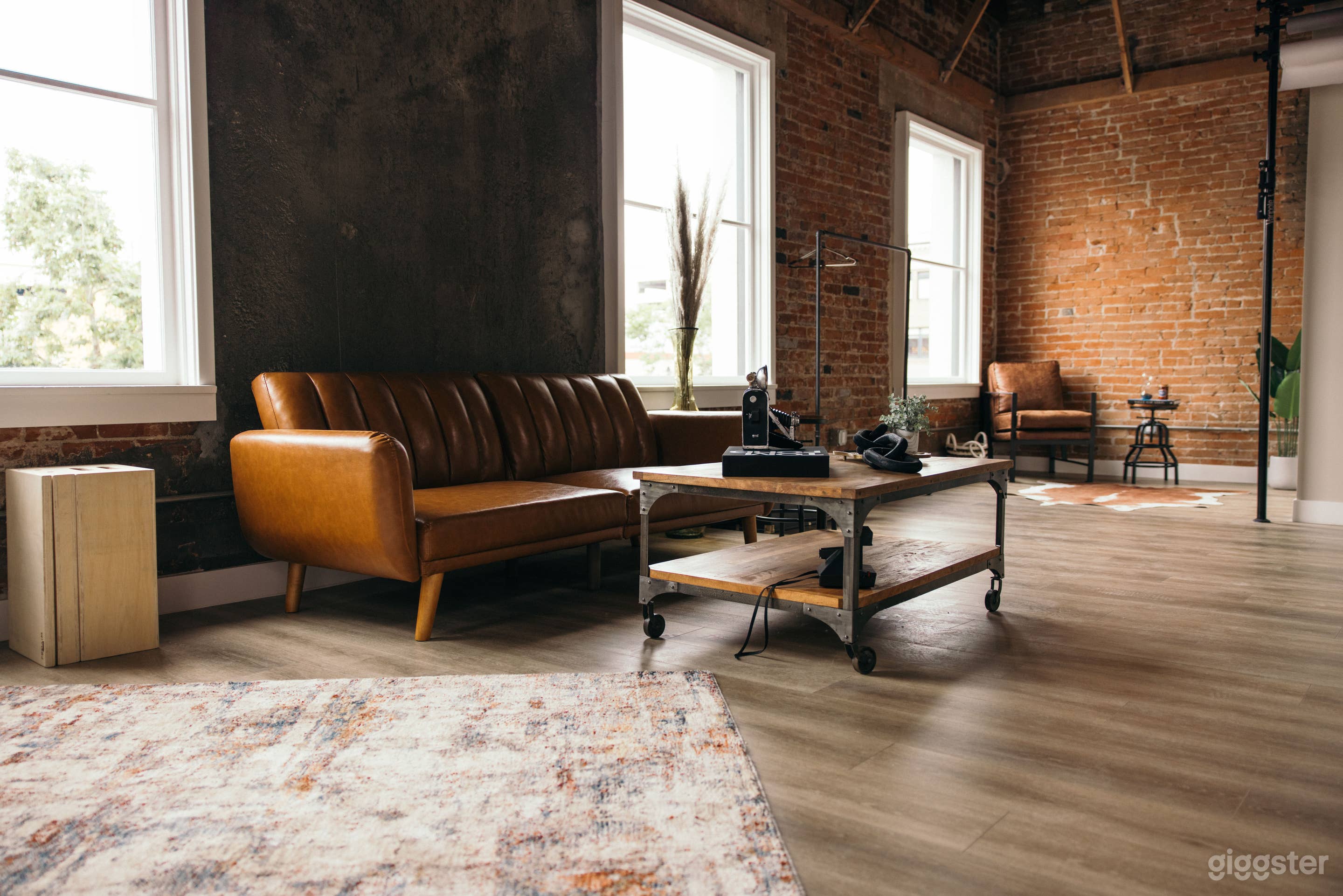 New York Style Vintage/Modern Studio Photo 2