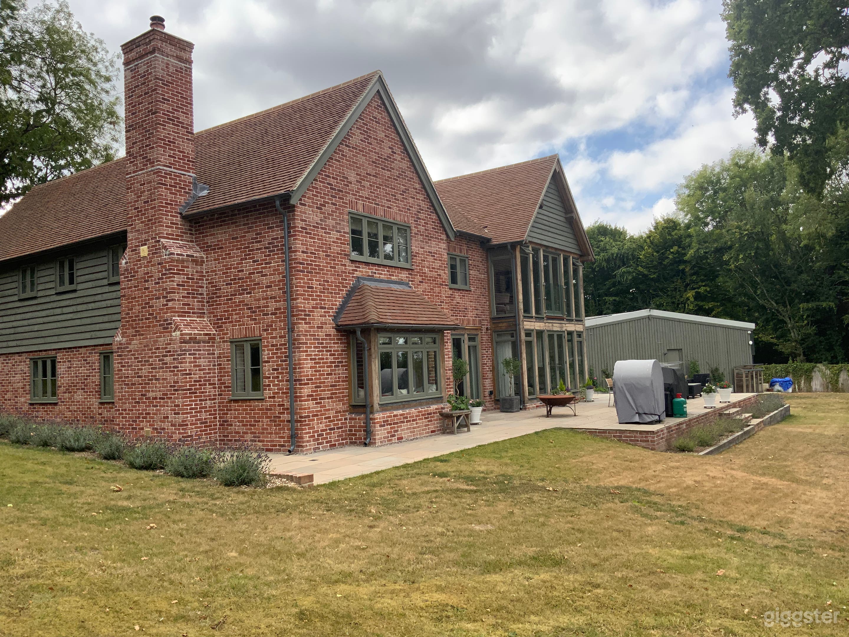 Large, modern oak framed house set in 5 acres. Photo 4