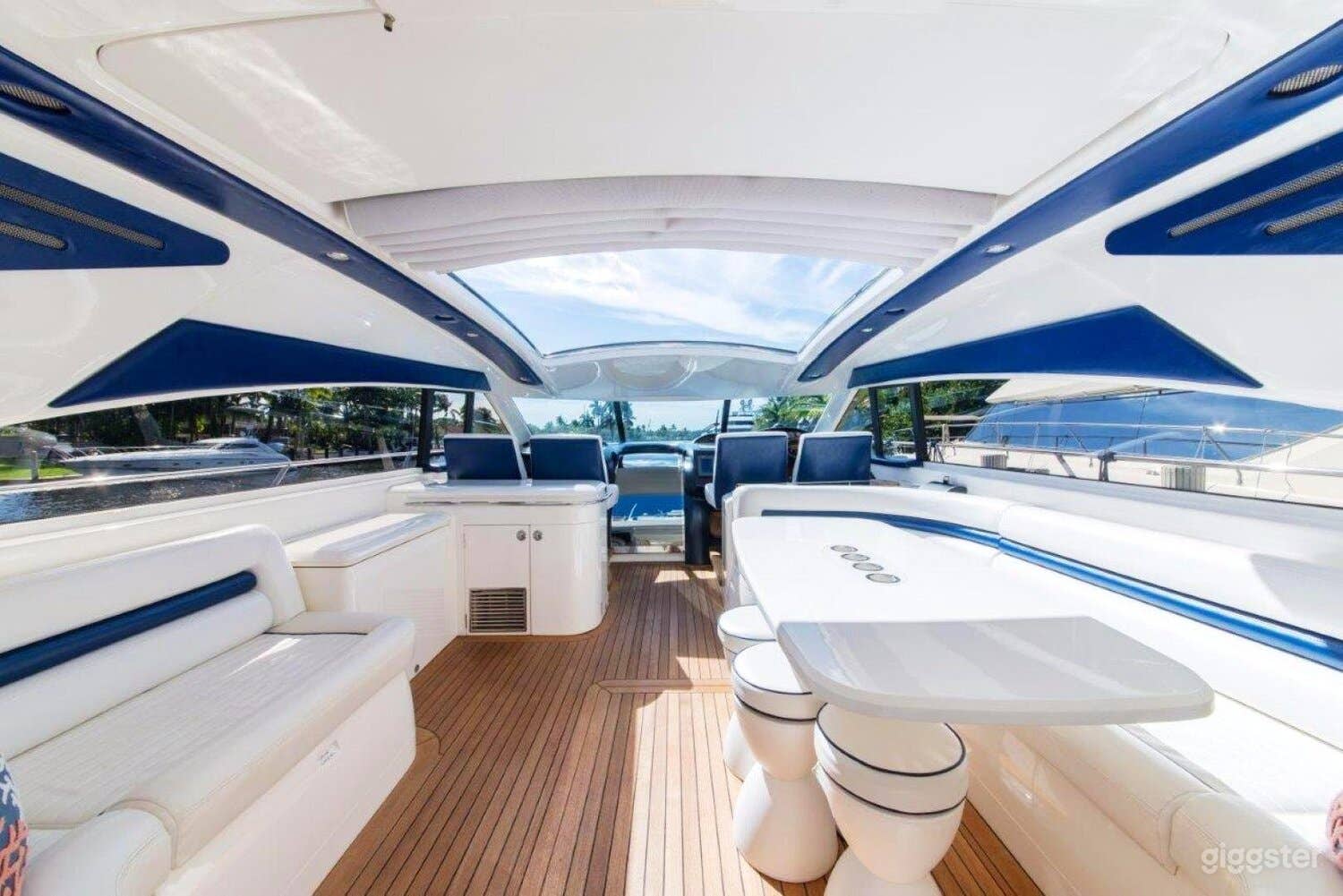 65' Viking Sport Cruisers by Princess Photo 4