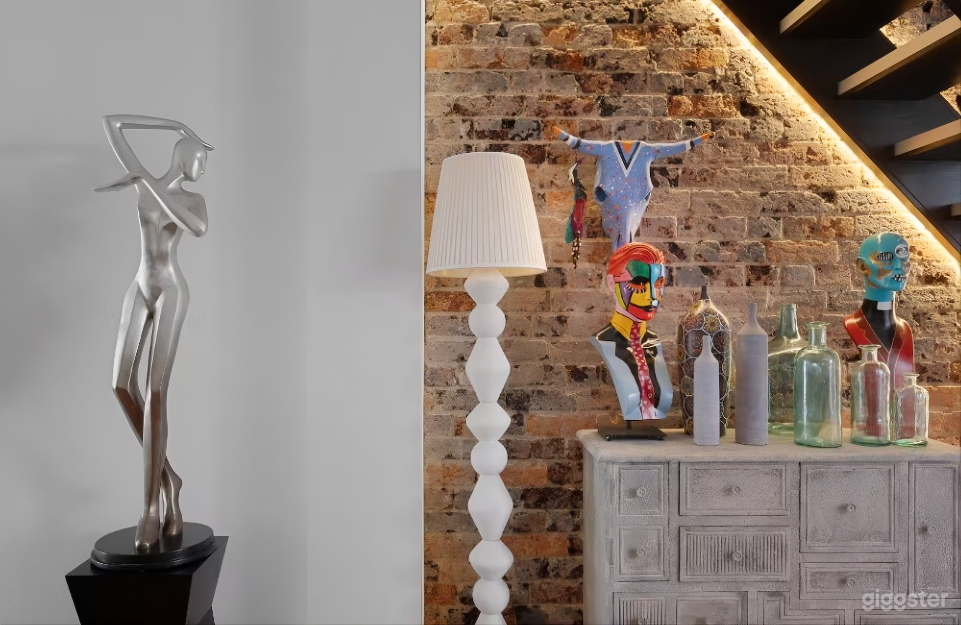 Artistic Darlinghurst Terrace with Vintage Modern Charm!! Photo 4