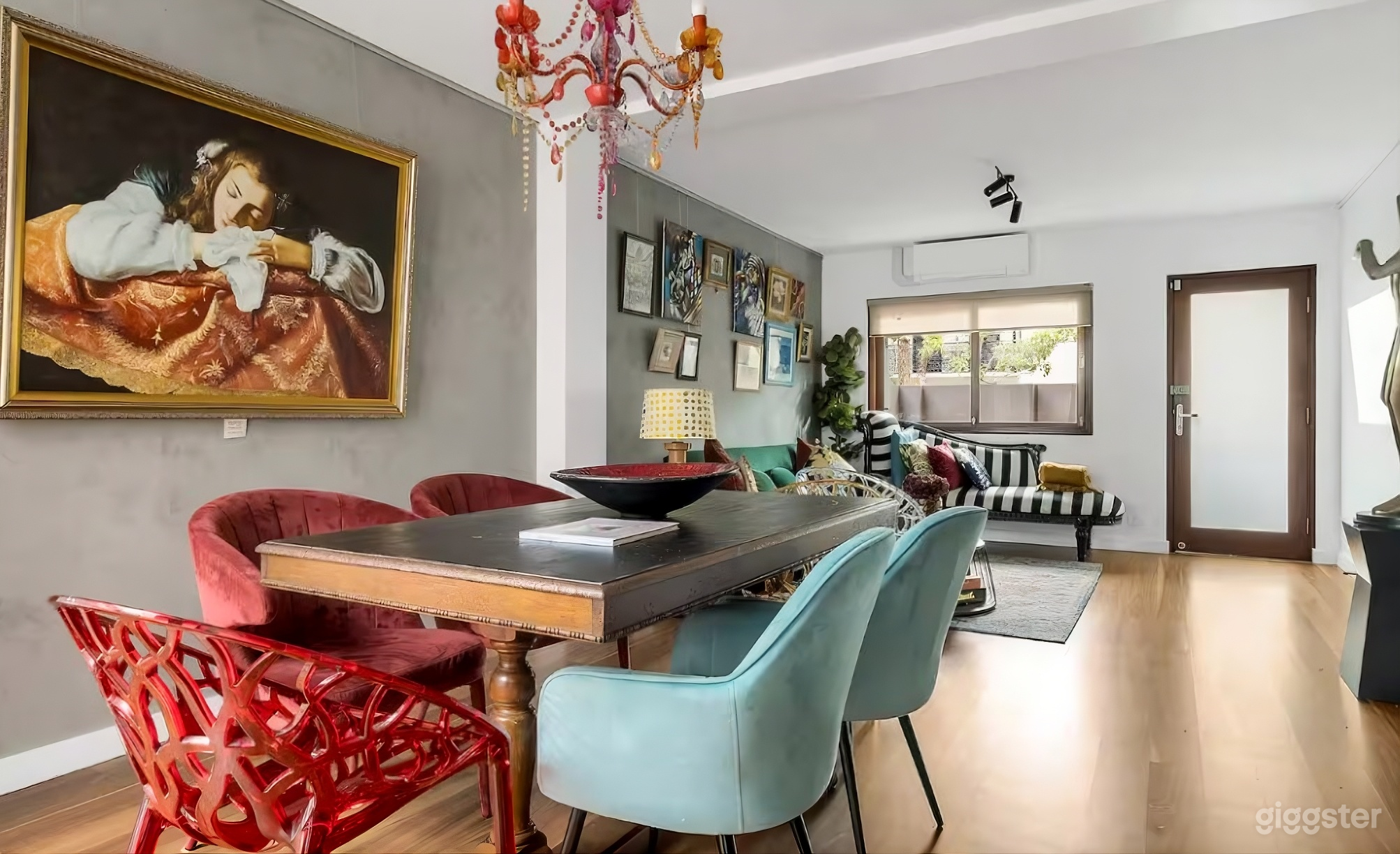 Artistic Darlinghurst Terrace with Vintage Modern Charm!! Photo 3